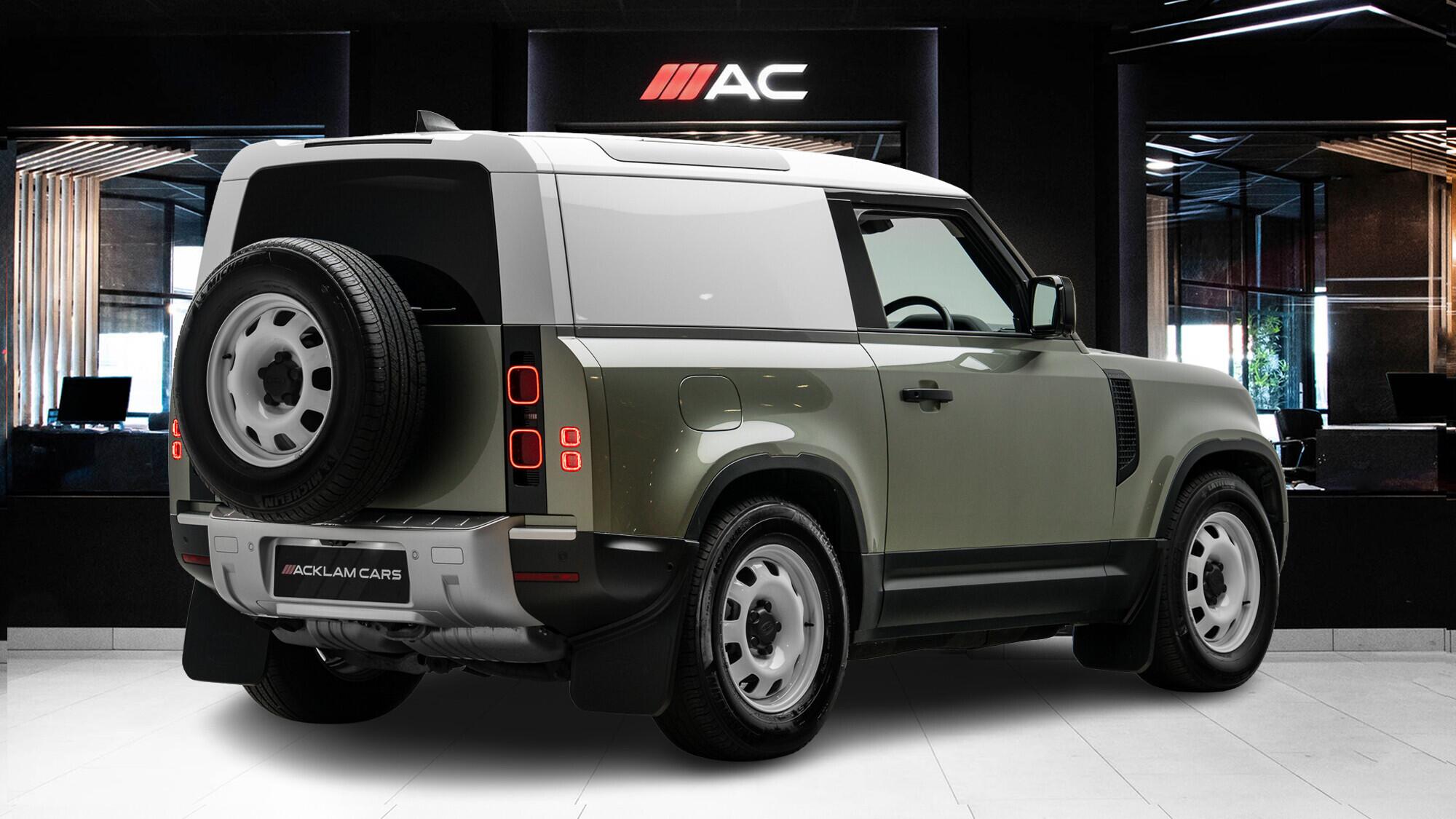Land Rover Defender 90 view 4