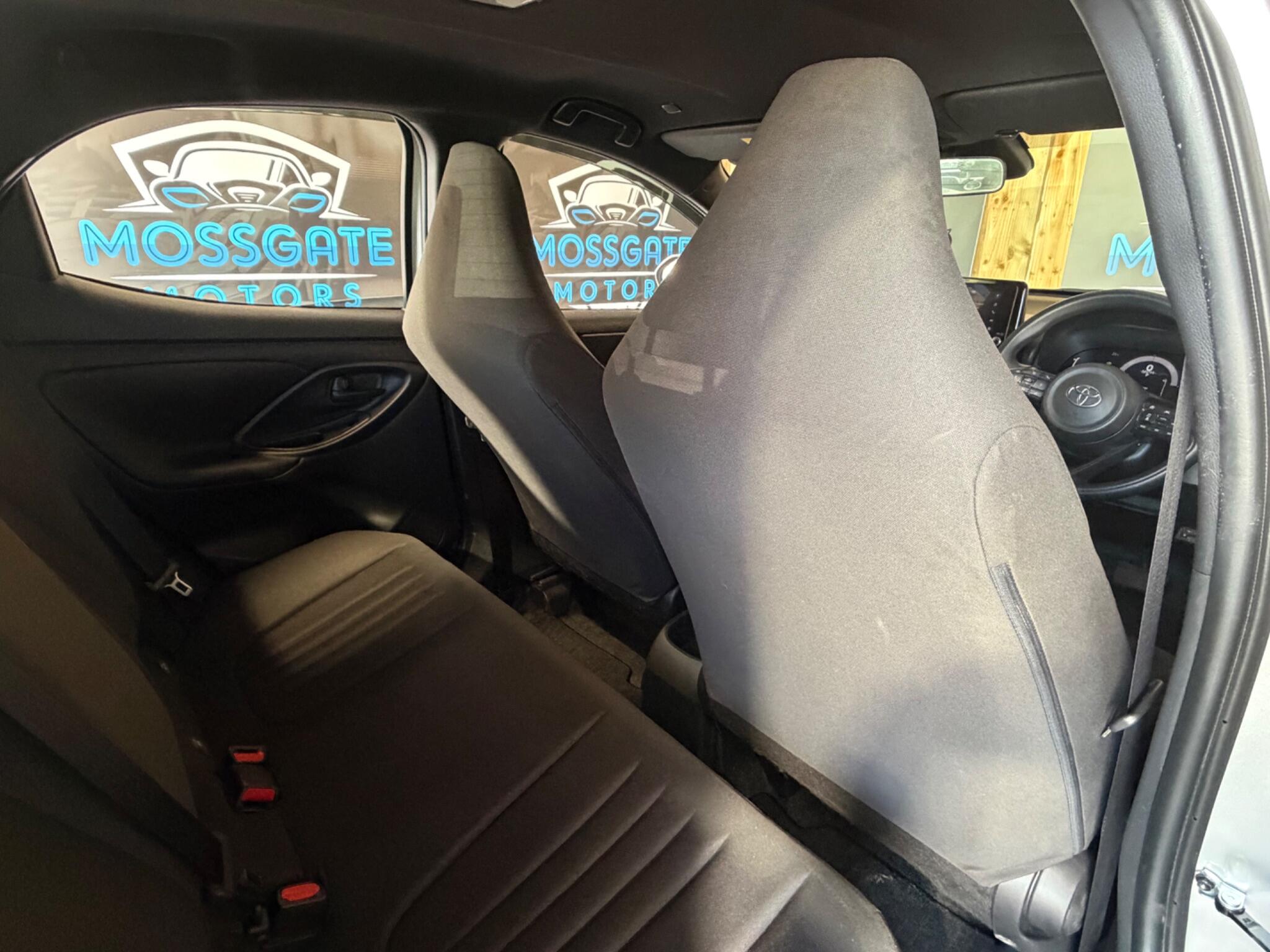 Toyota Yaris view 21