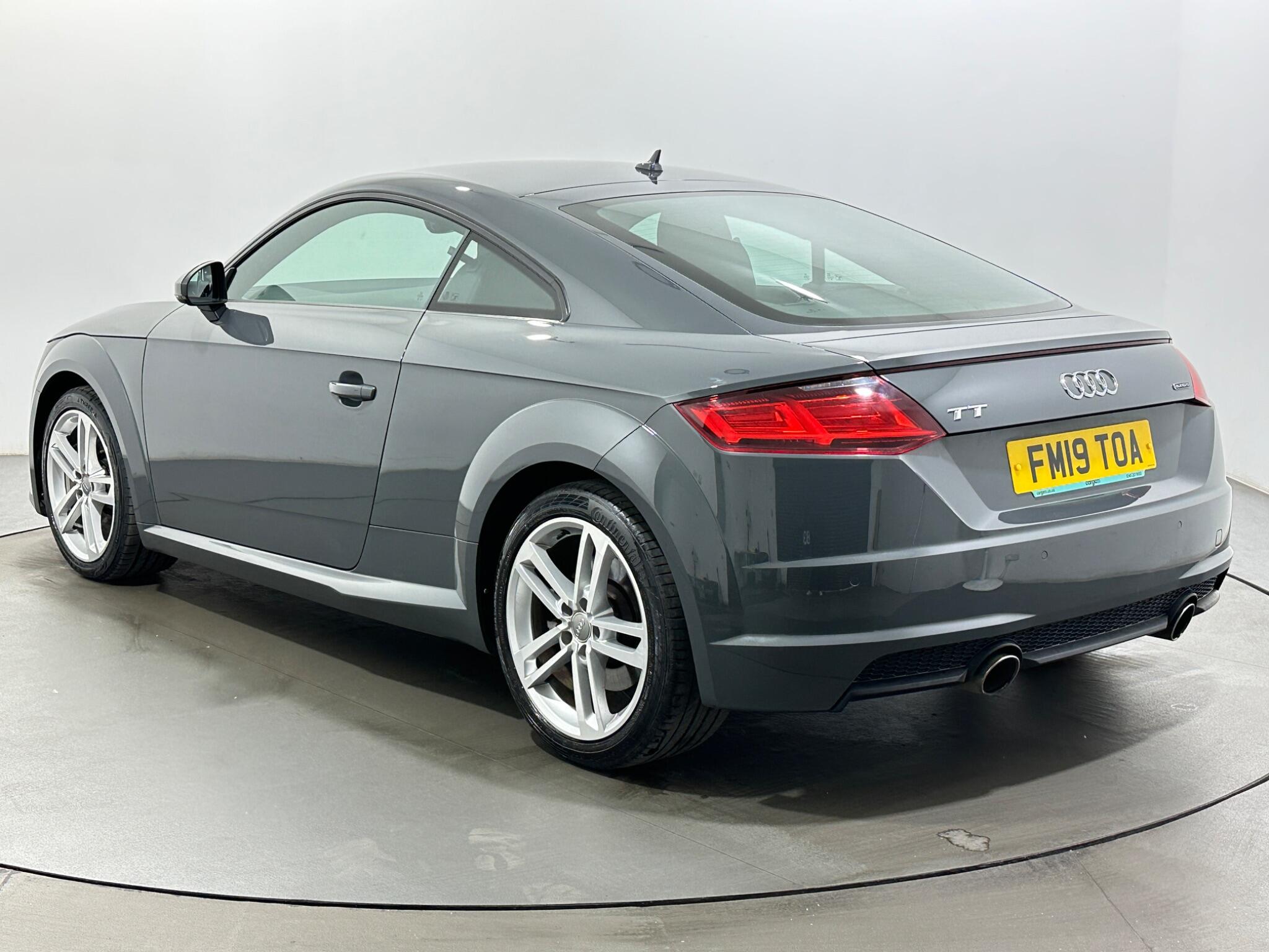 Audi TT view 6