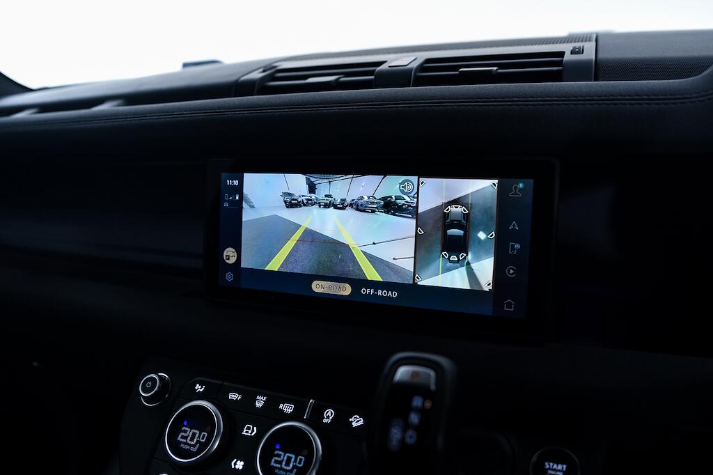 Land Rover Defender view 34