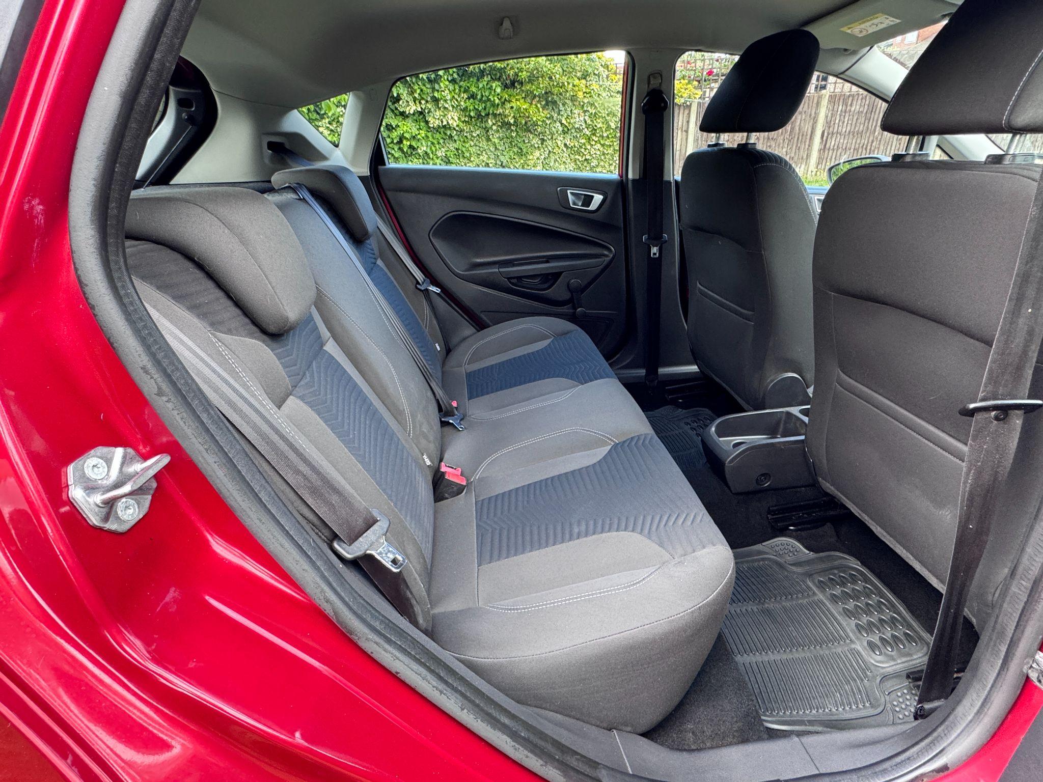 2016 Ford Fiesta image 22