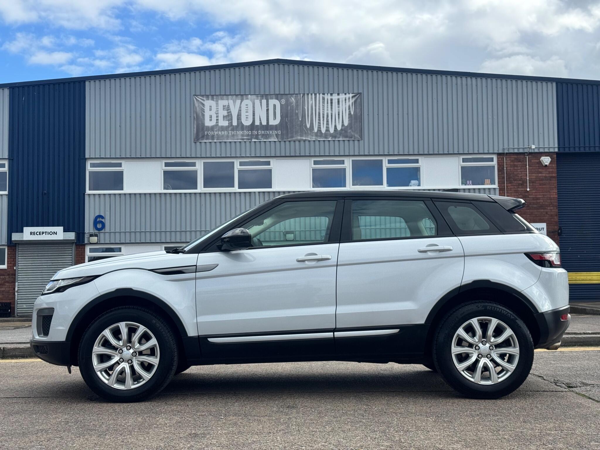 Land Rover Range Rover Evoque view 11