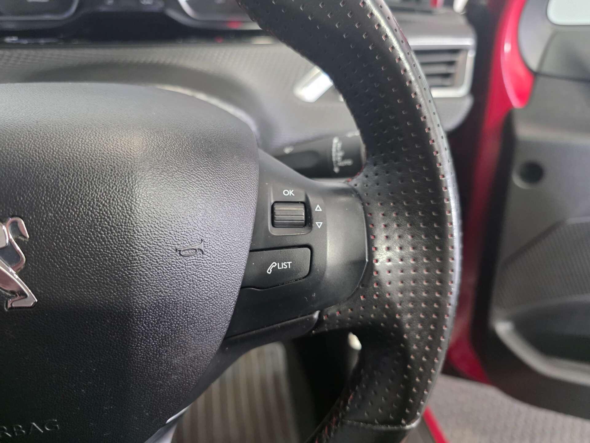 Peugeot 208 view 18