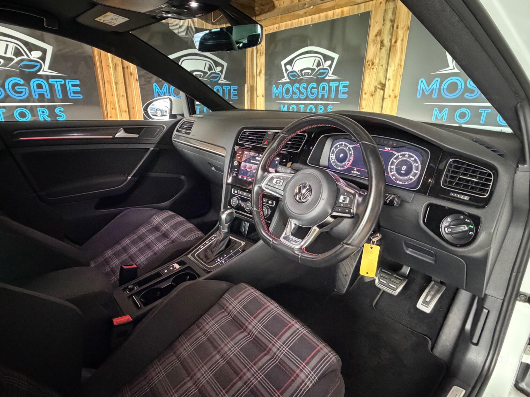 Volkswagen Golf view 19