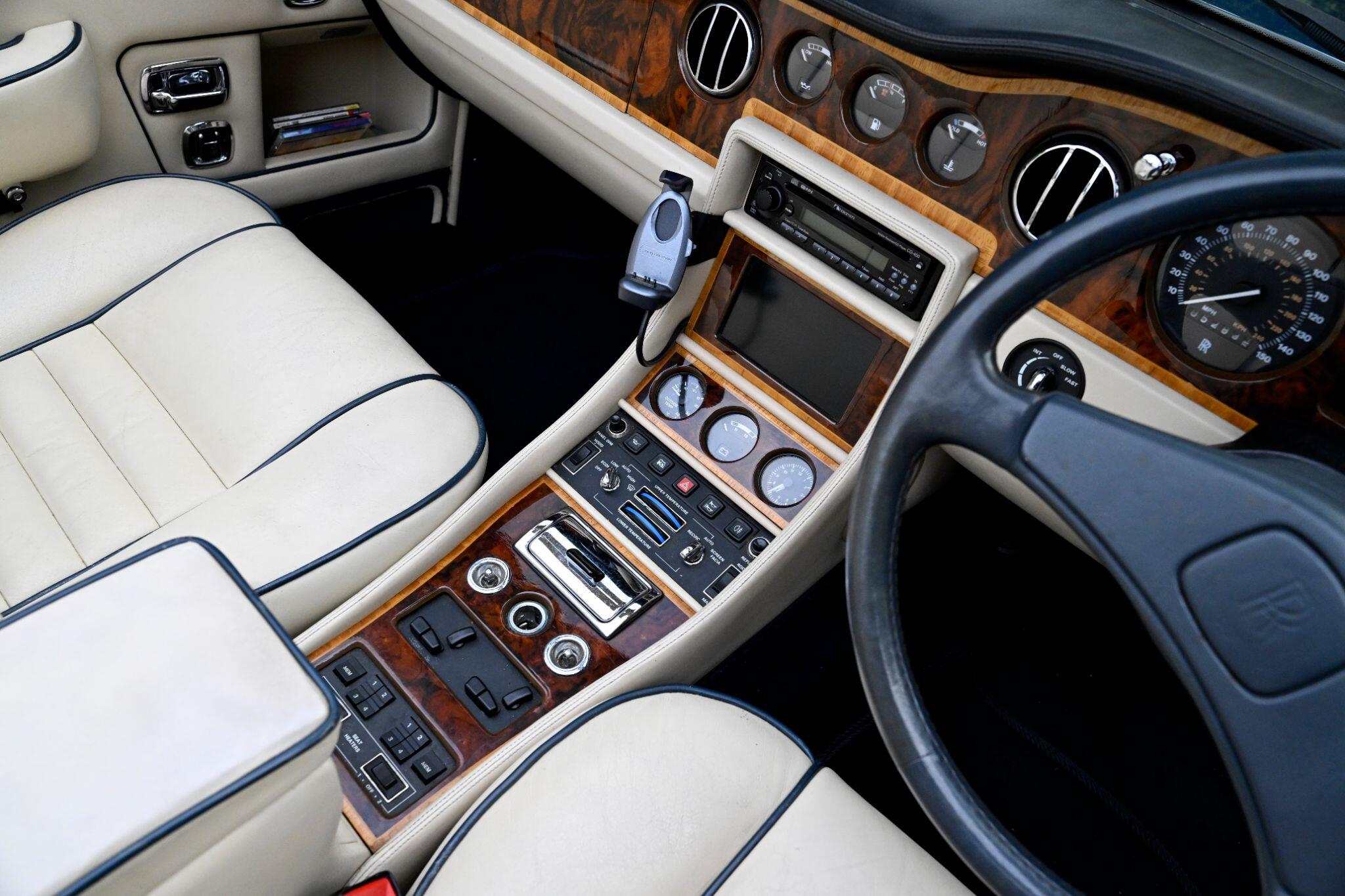 Rolls-Royce Corniche view 32