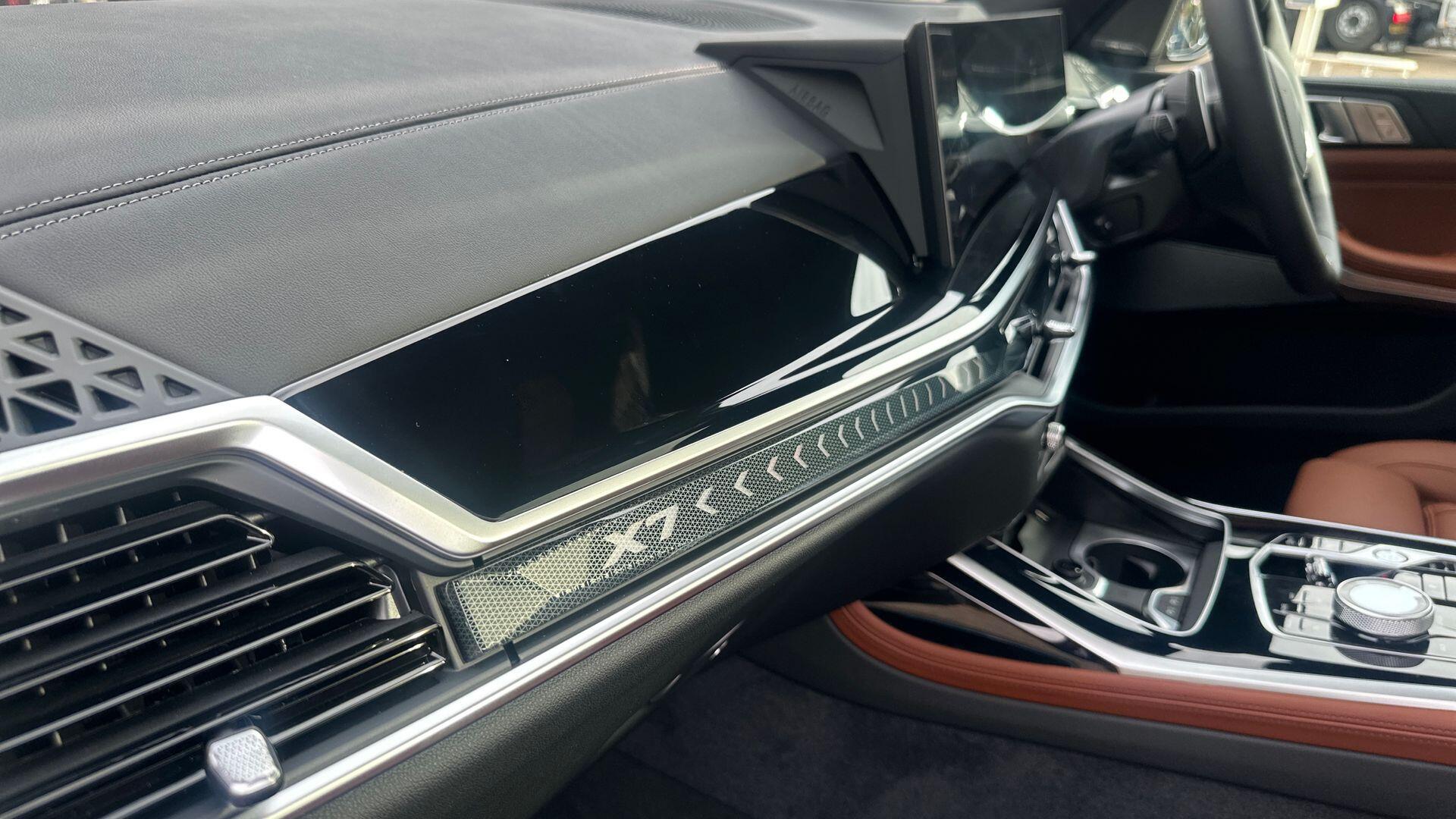 BMW X7 view 25