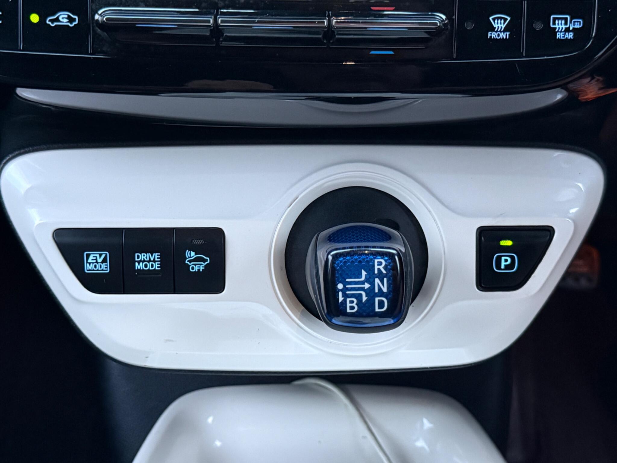 Toyota Prius - Image 34