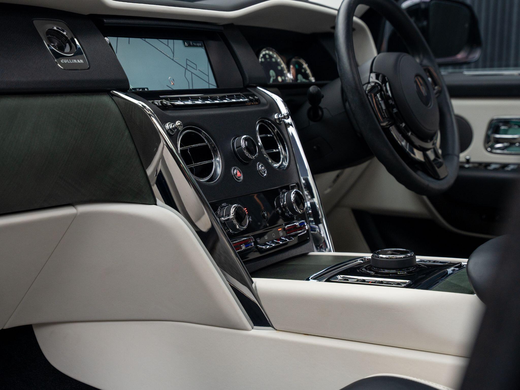 Rolls-Royce Cullinan view 44