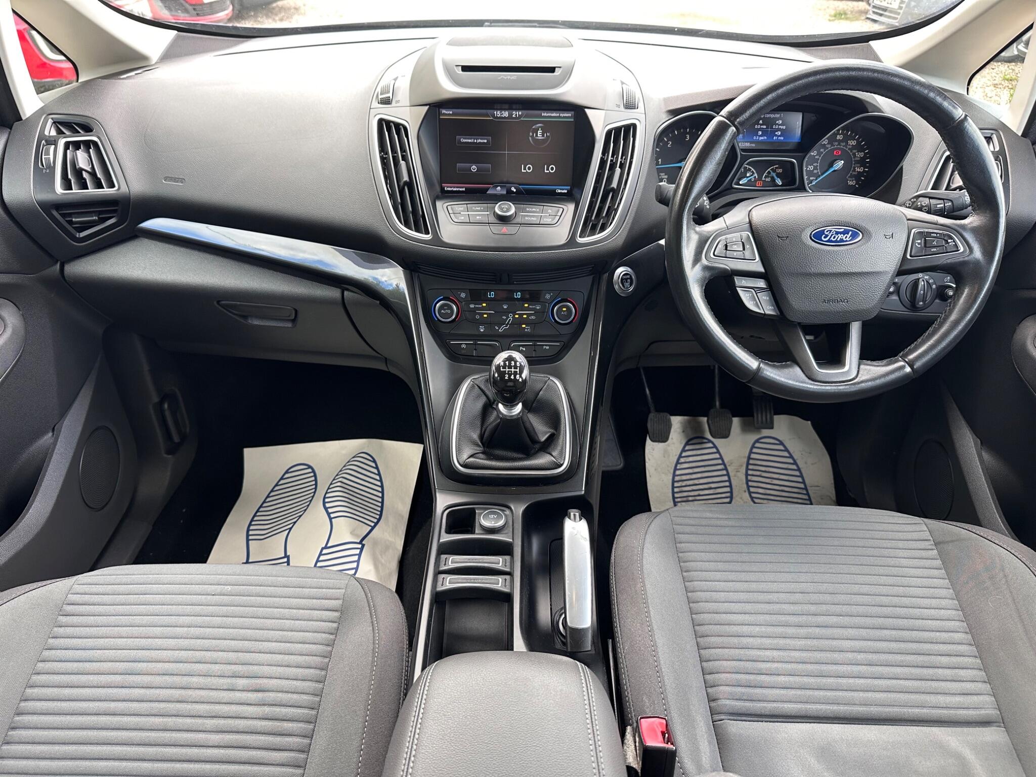 Ford Grand C-Max view 25