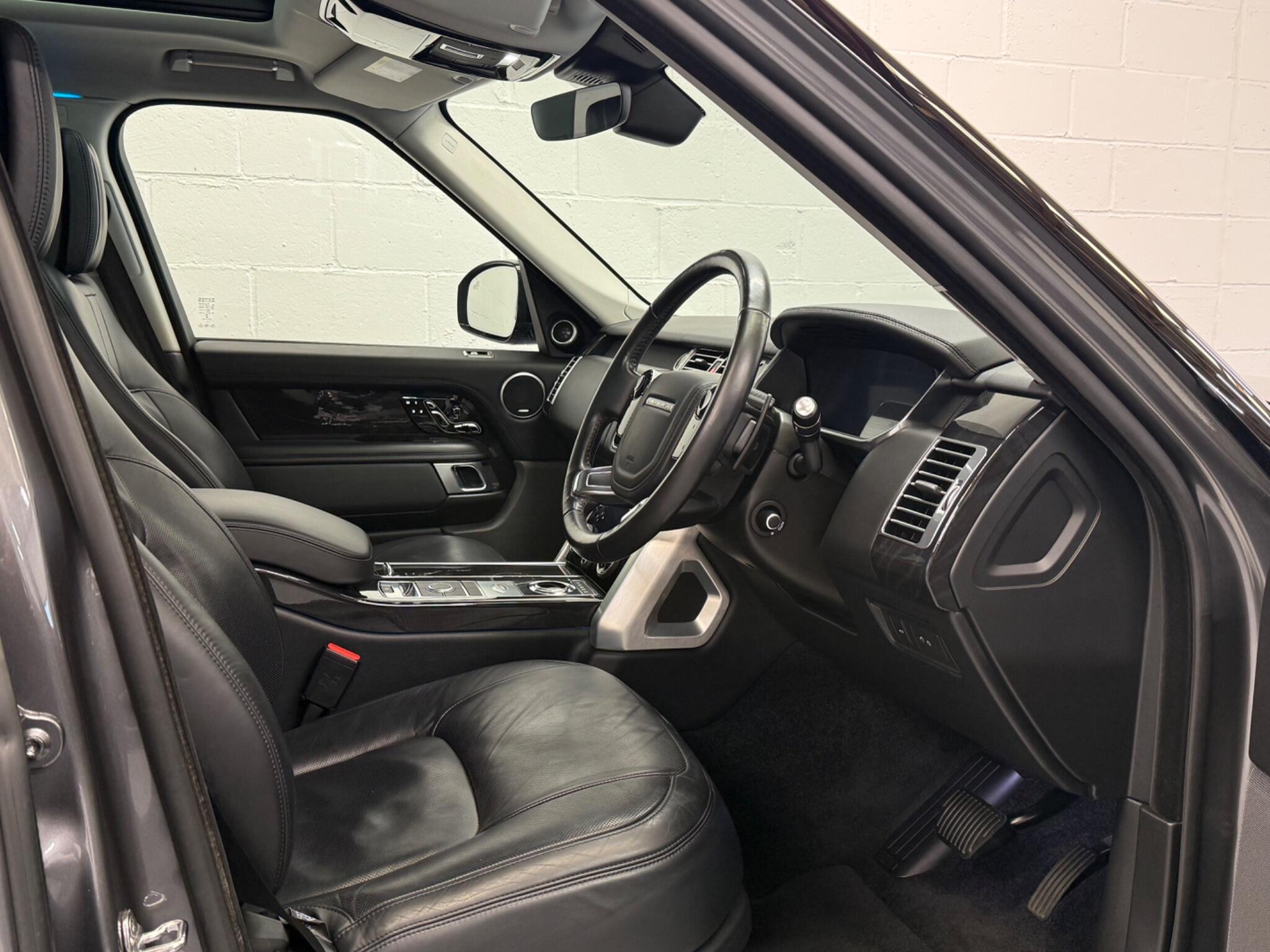 Land Rover Range Rover view 12
