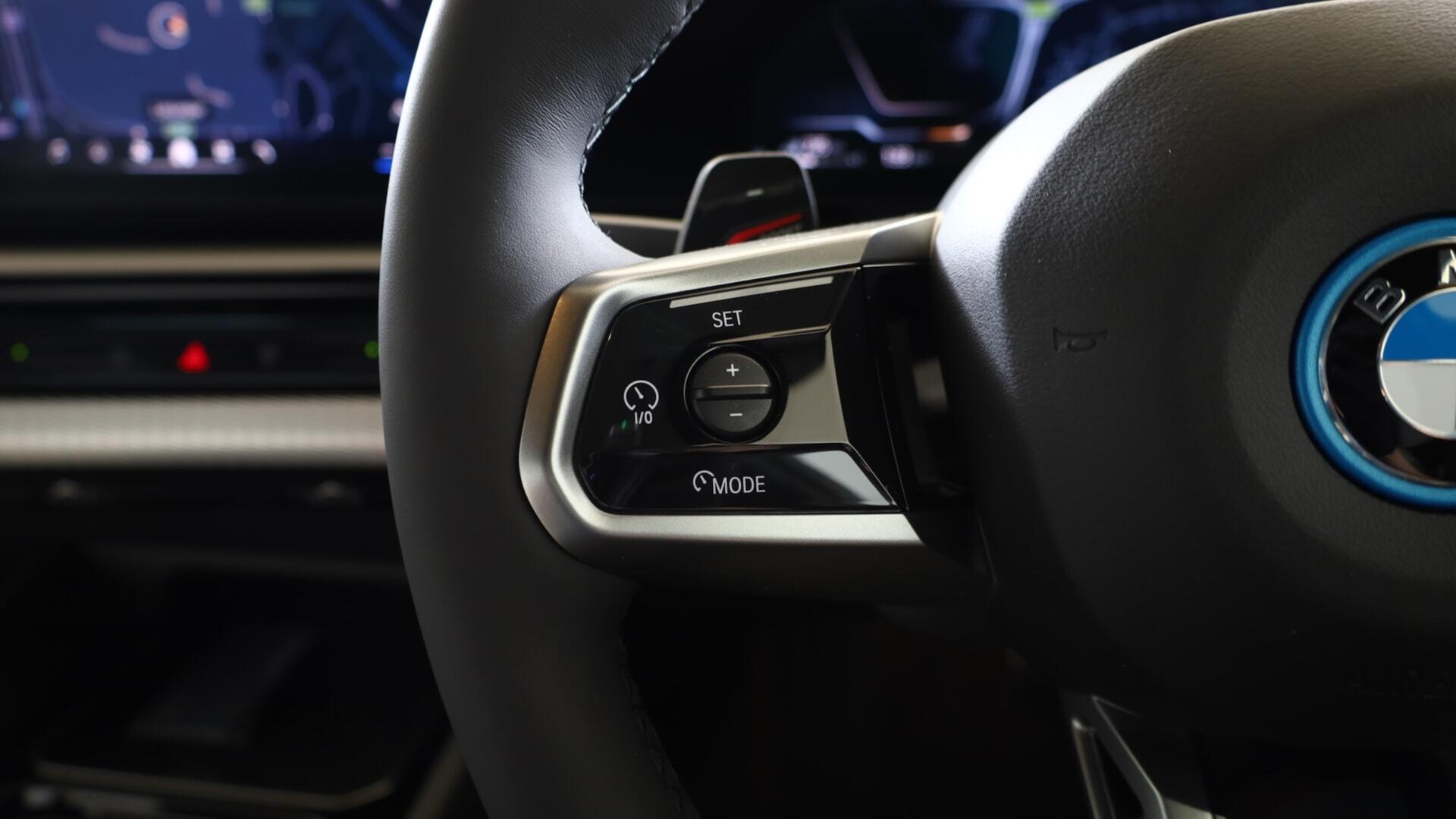 BMW 5 Series view 17