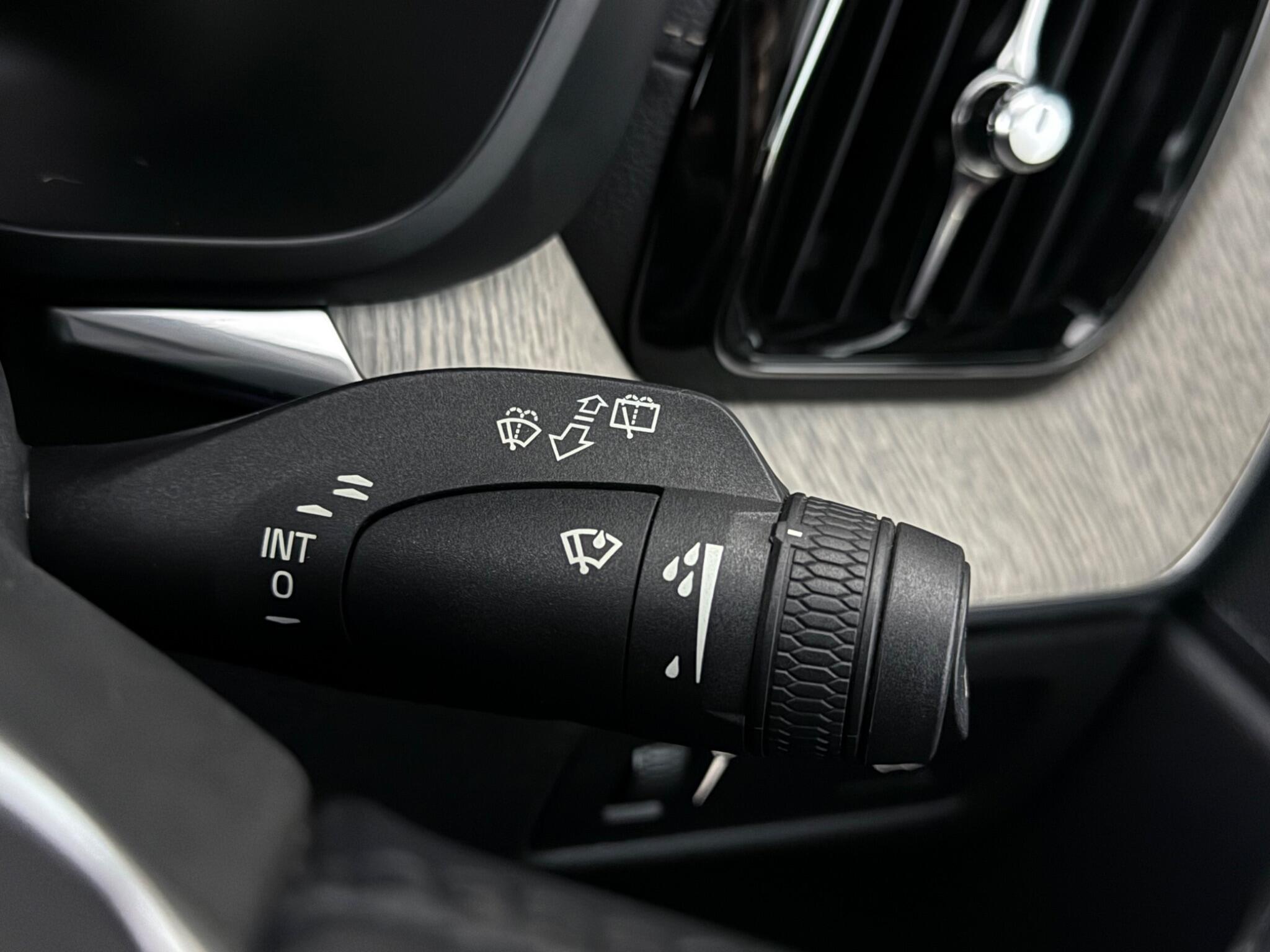 Volvo XC60 view 18