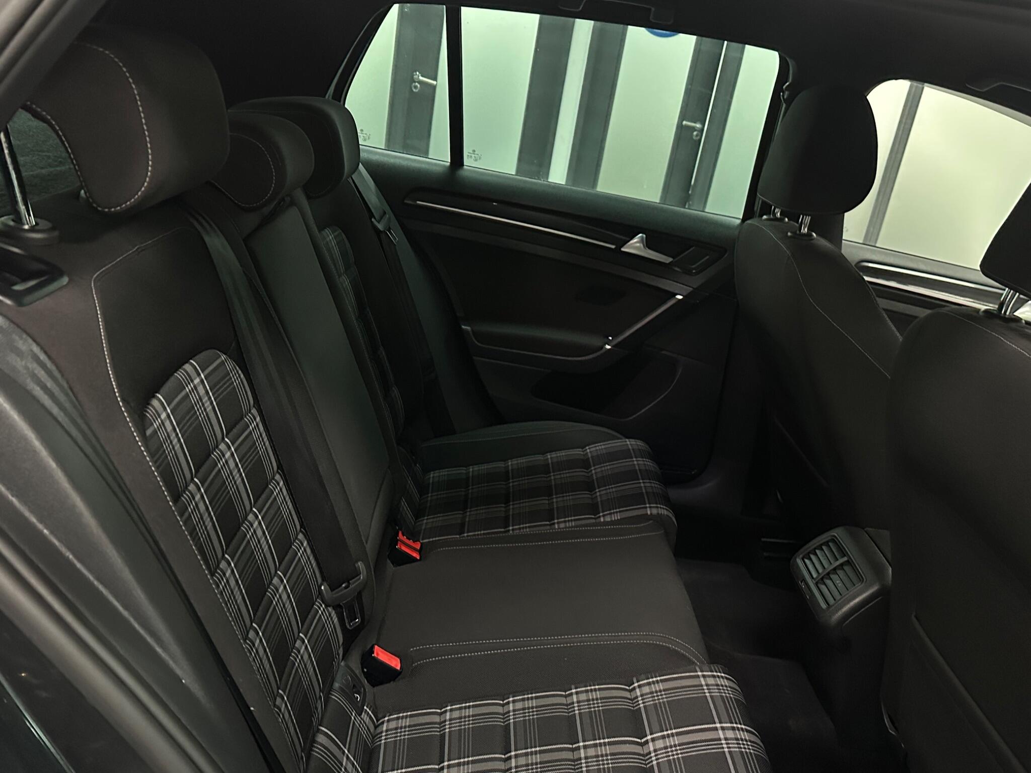 Volkswagen Golf view 32