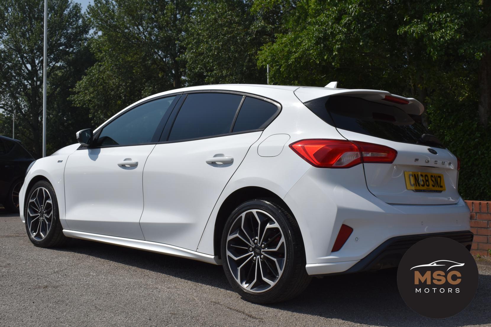 Ford Focus view 12