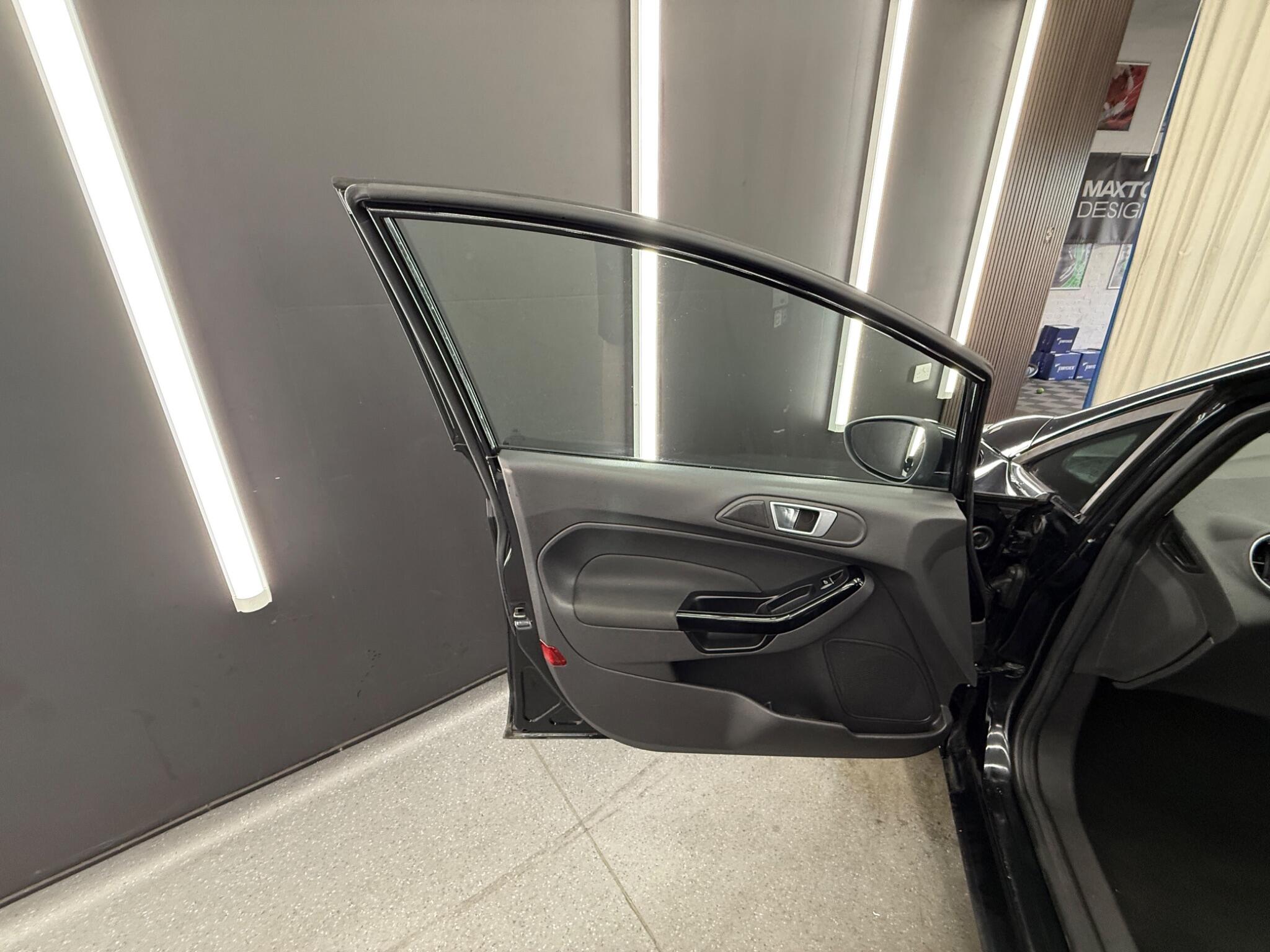 Ford Fiesta view 12