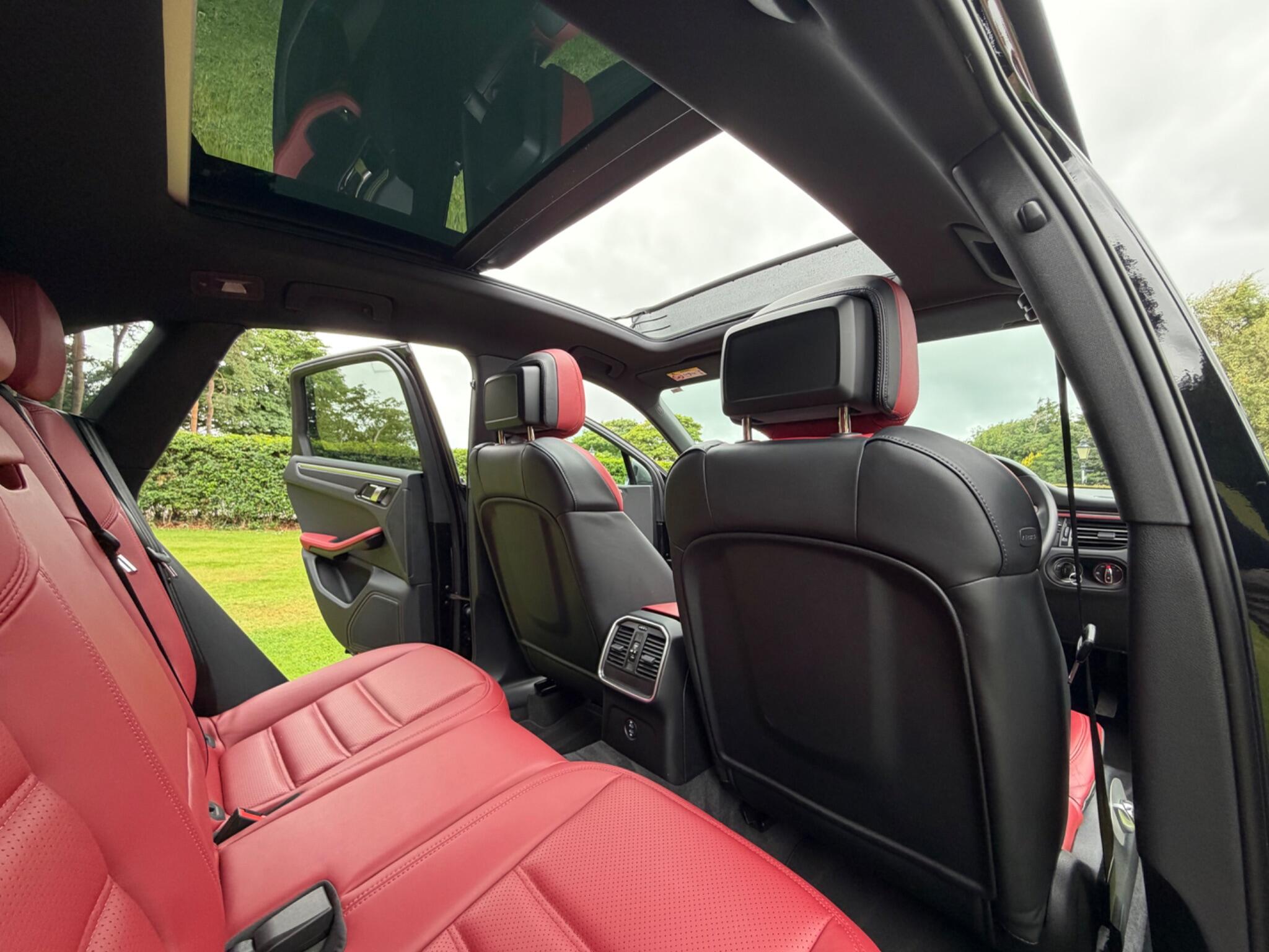 Porsche Macan view 29
