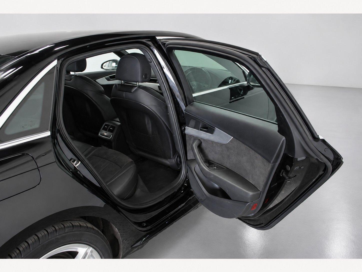 Audi A4 view 26