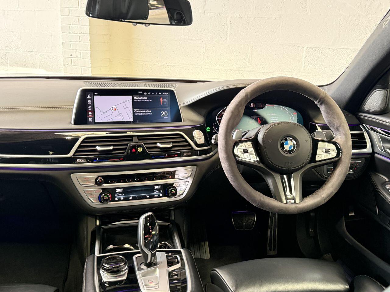 BMW 7 Series view 35