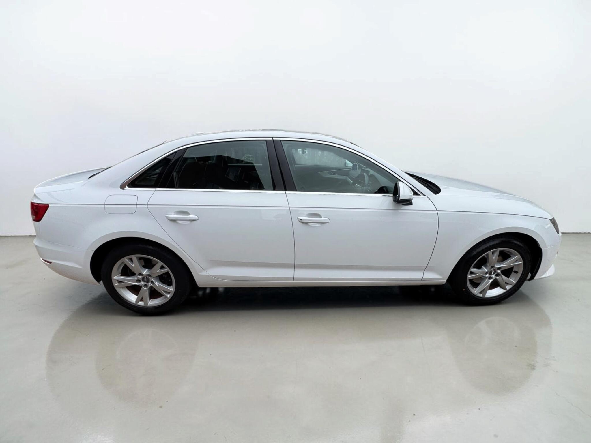 Audi A4 view 16