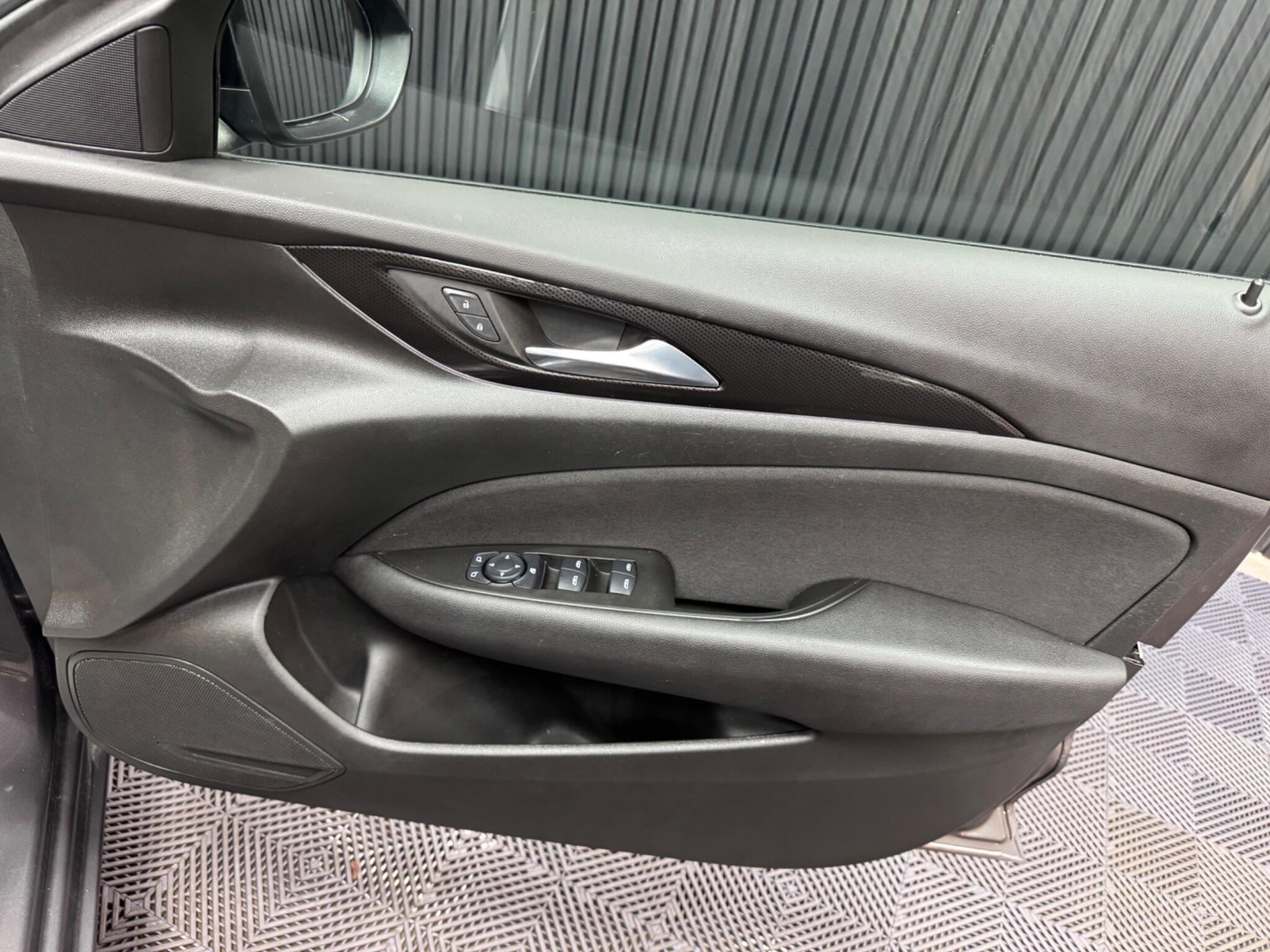 Vauxhall Insignia view 28