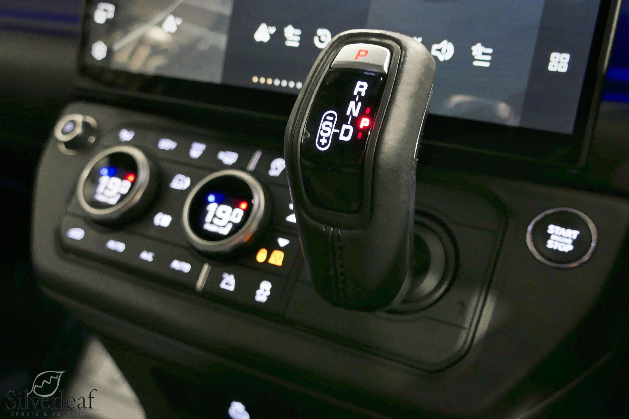 Land Rover Defender view 13