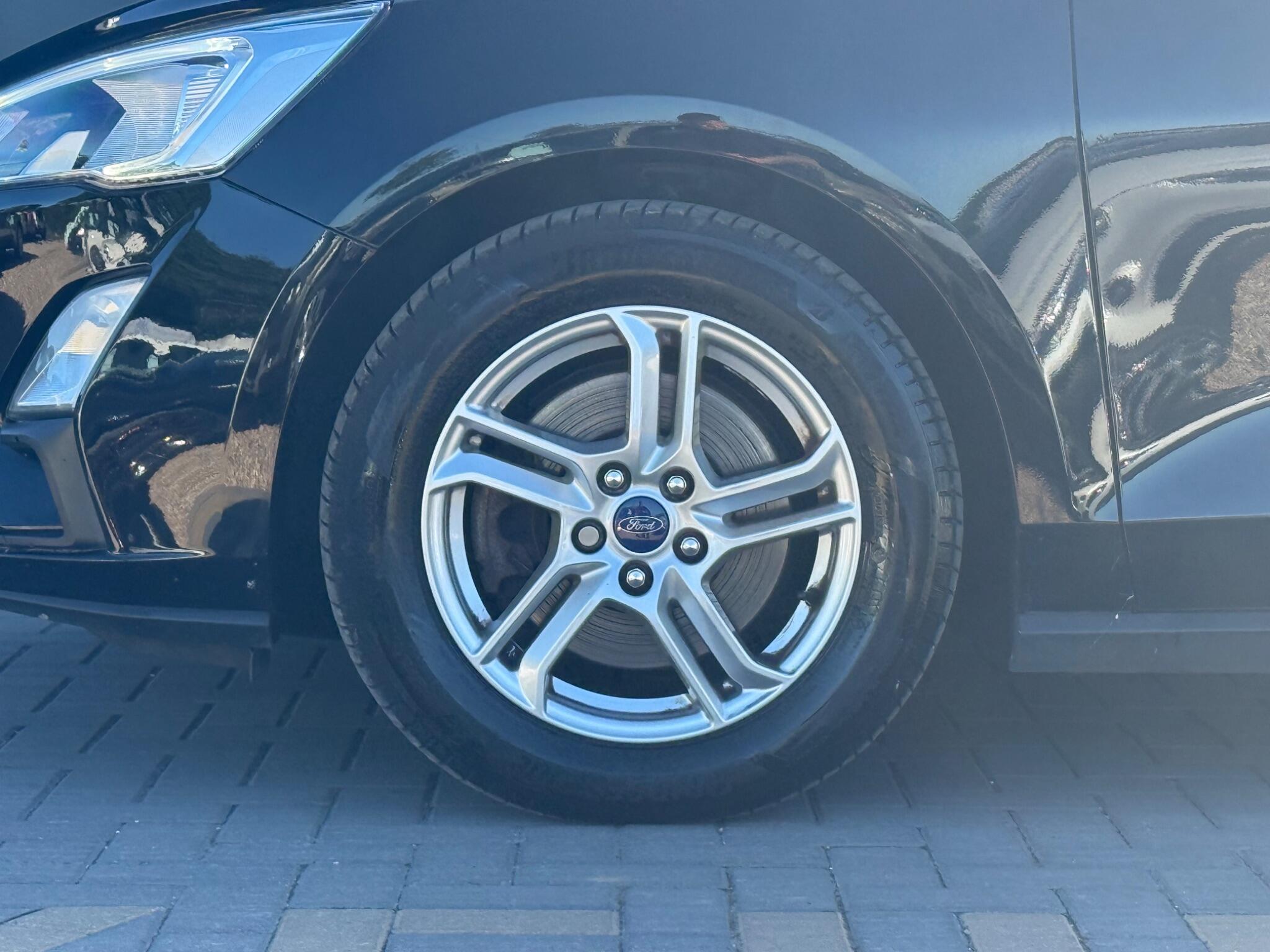 Ford Focus view 11