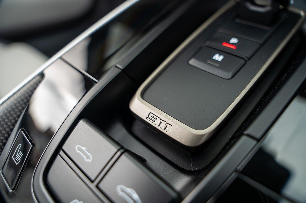 Porsche 911 view 85