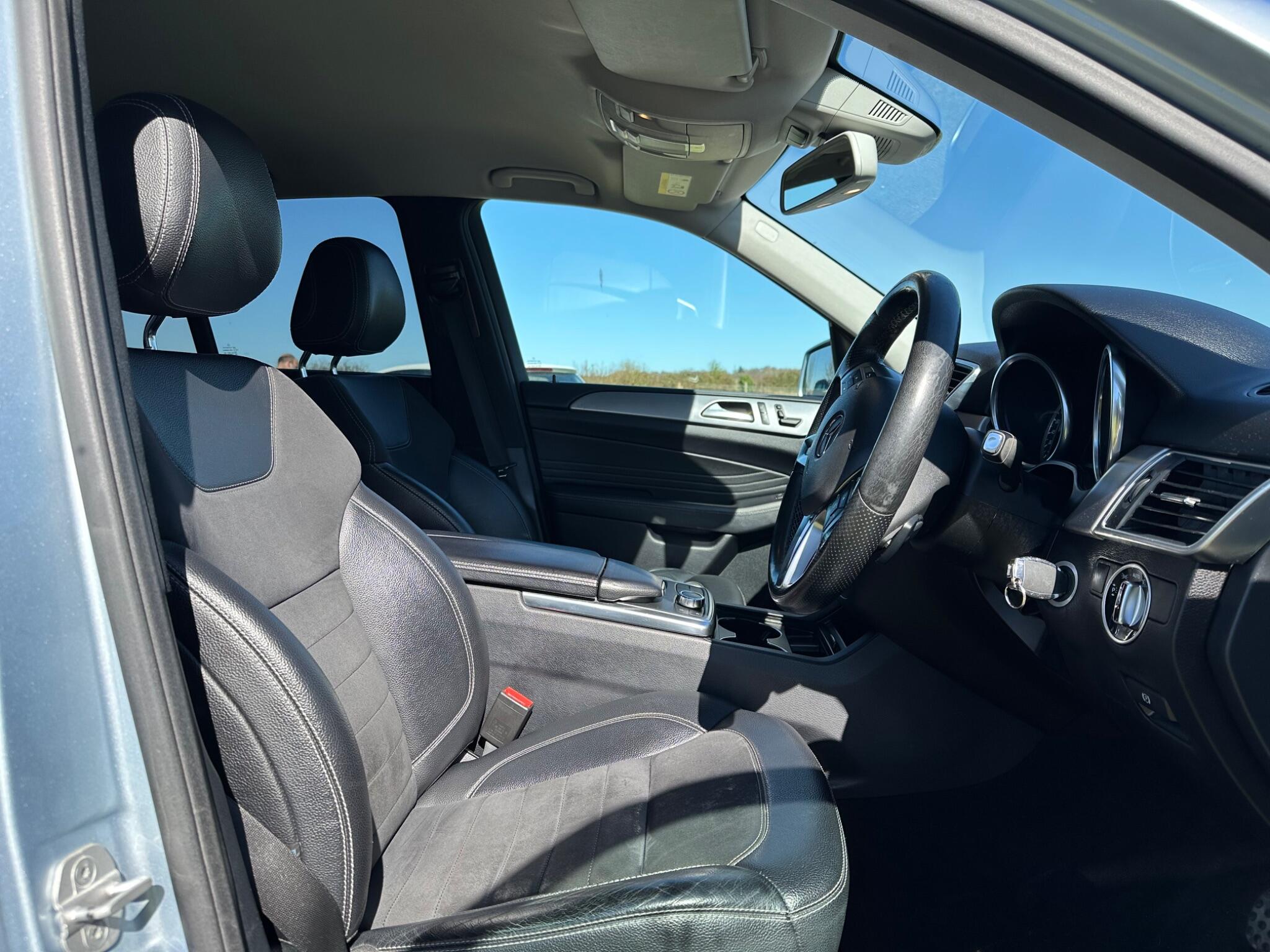 Mercedes-Benz M Class view 8
