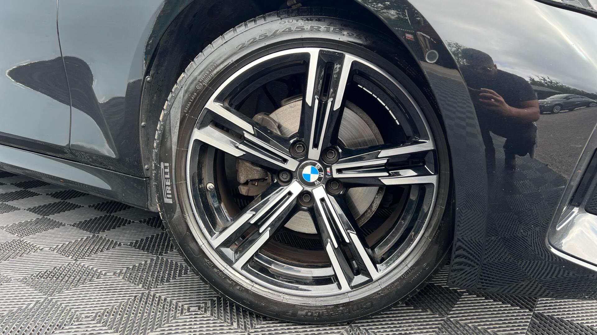 BMW 3 Series view 25
