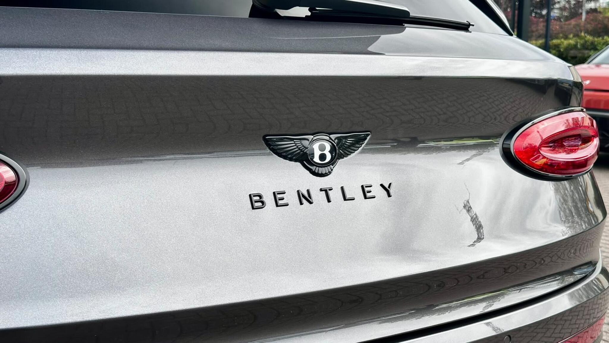 Bentley Bentayga view 24