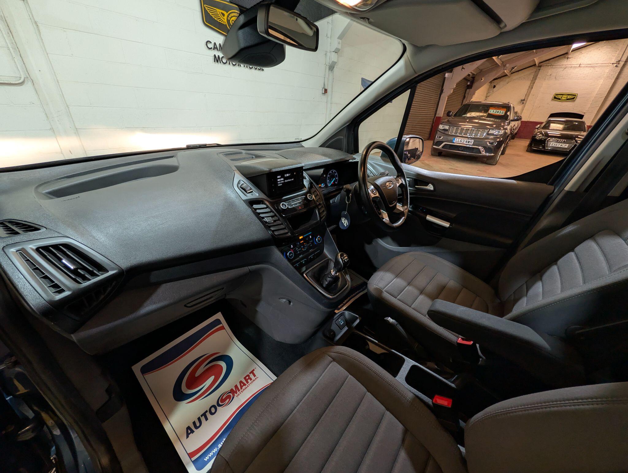 Ford Grand Tourneo Connect view 24