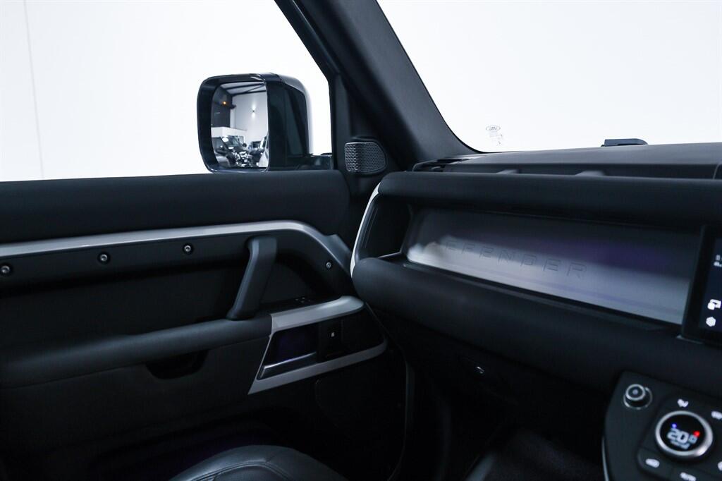 Land Rover Defender view 17