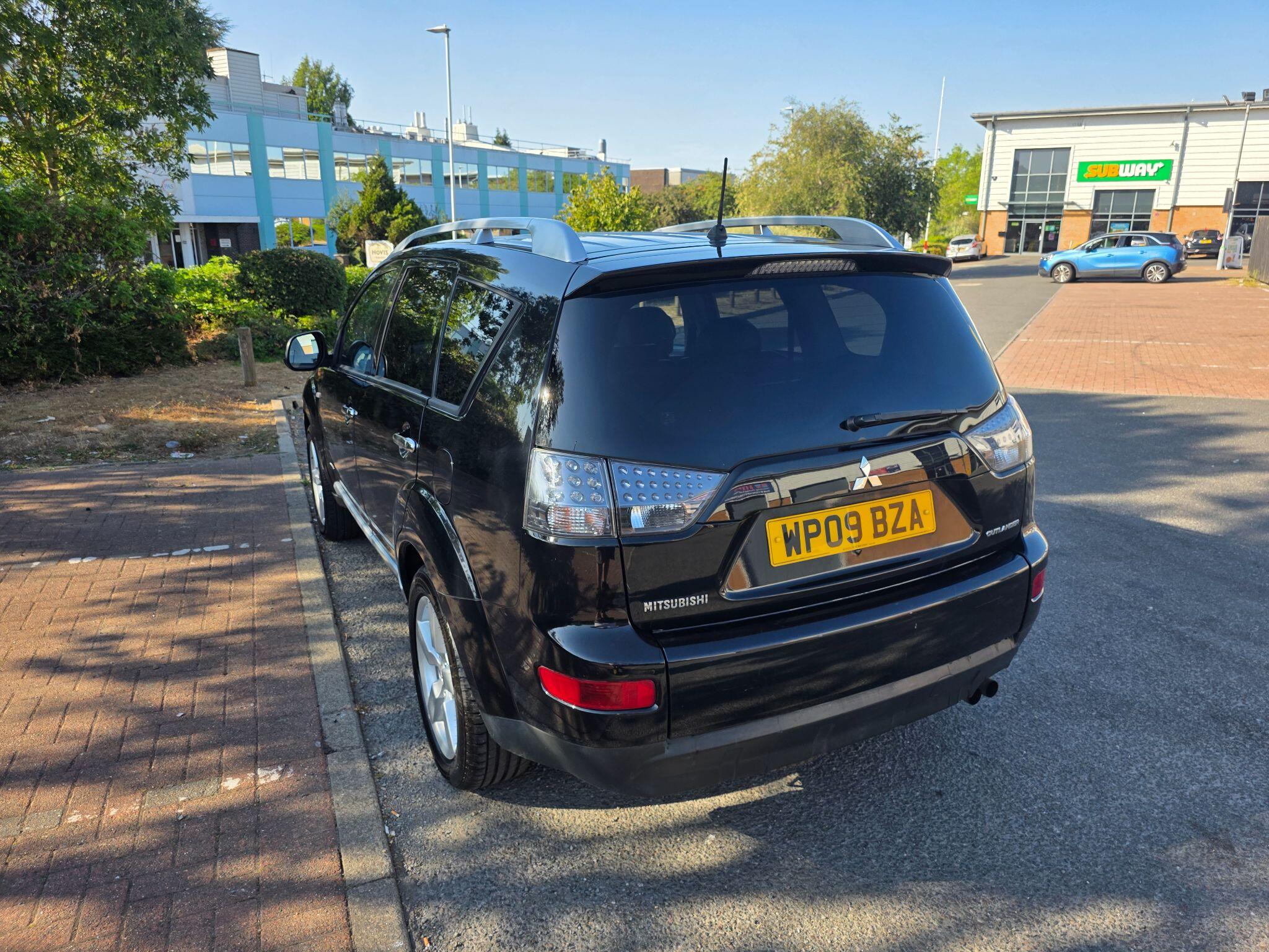 Mitsubishi Outlander view 7