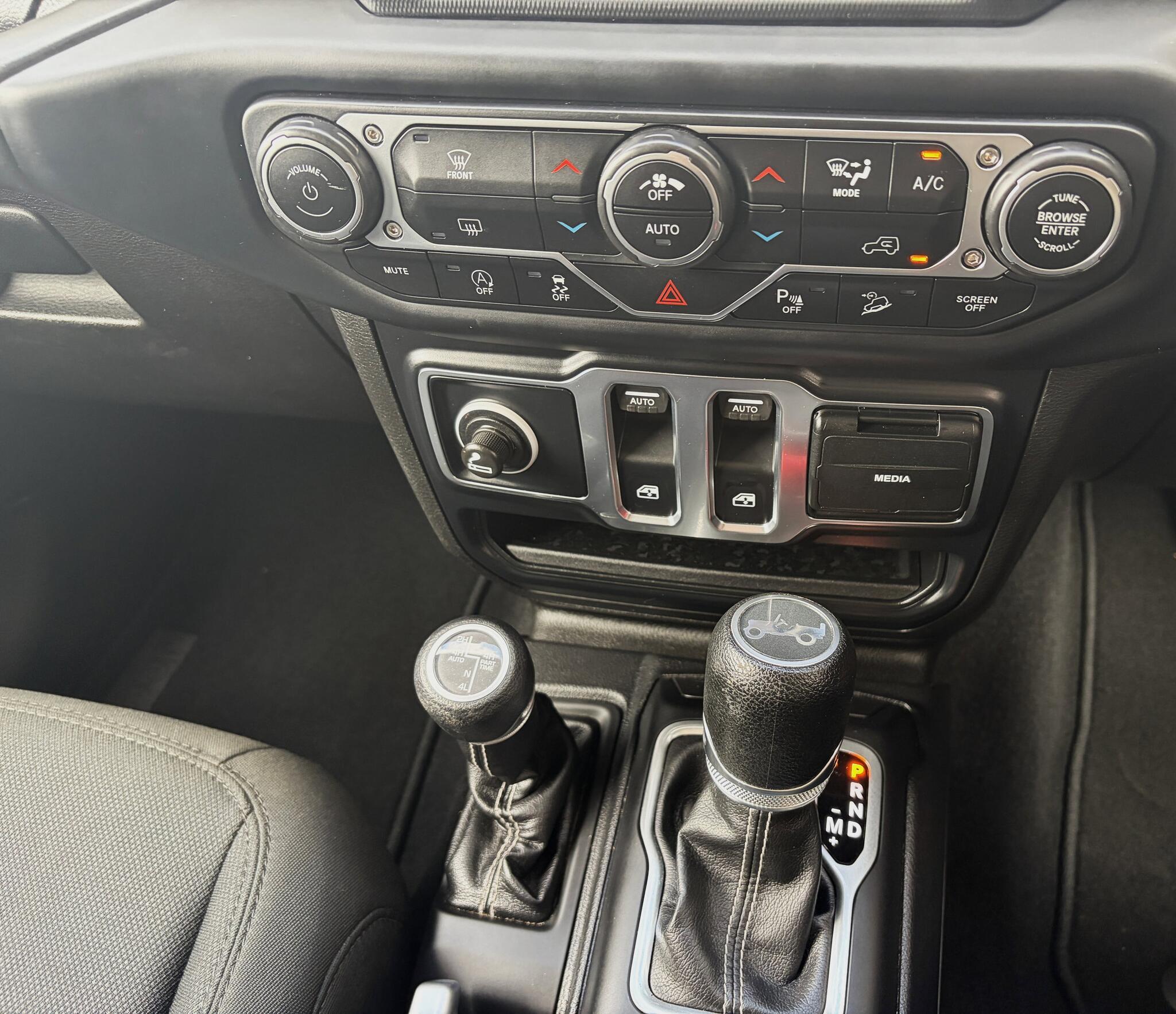 Jeep Wrangler view 38