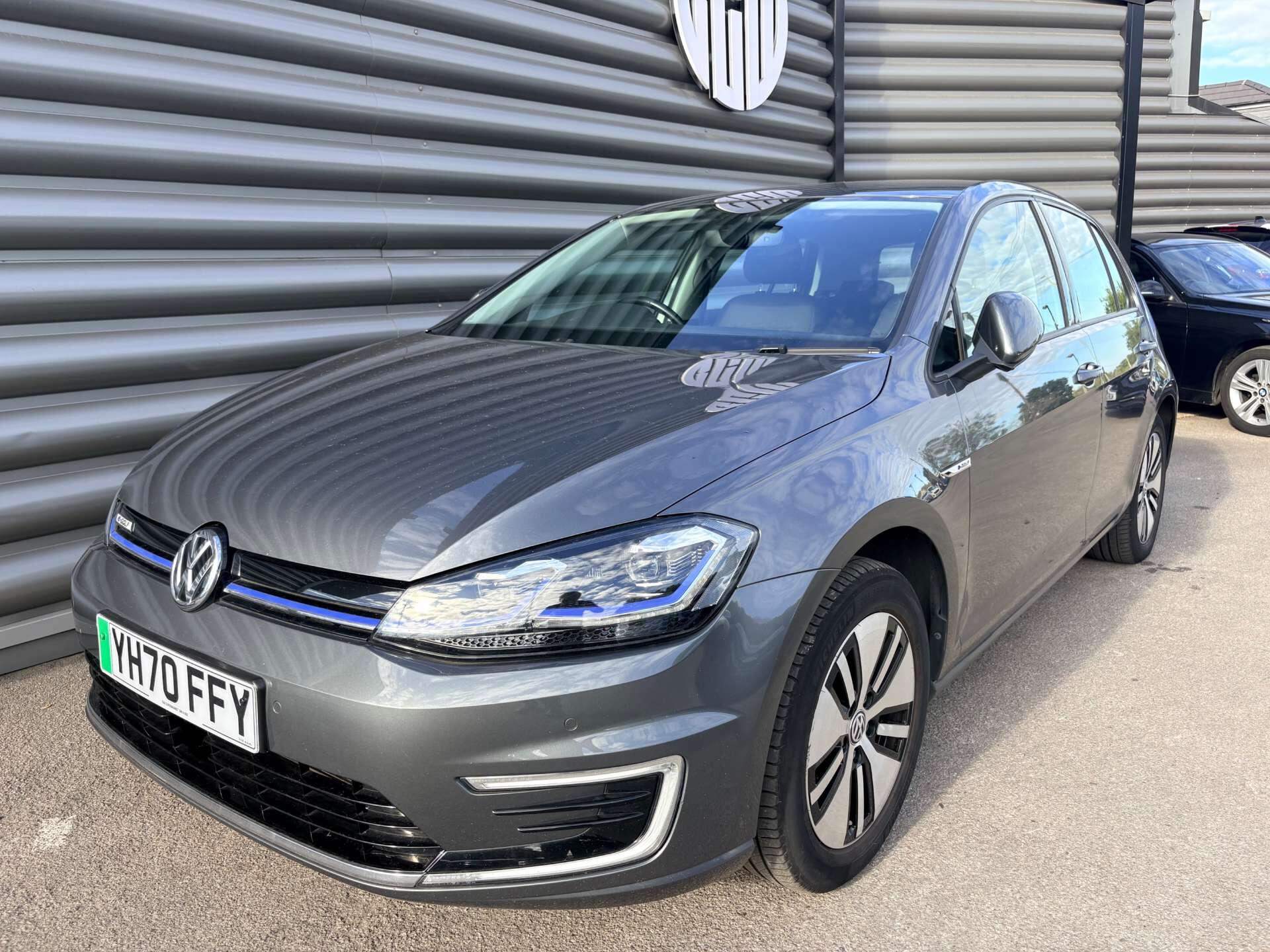 Volkswagen e-Golf view 4