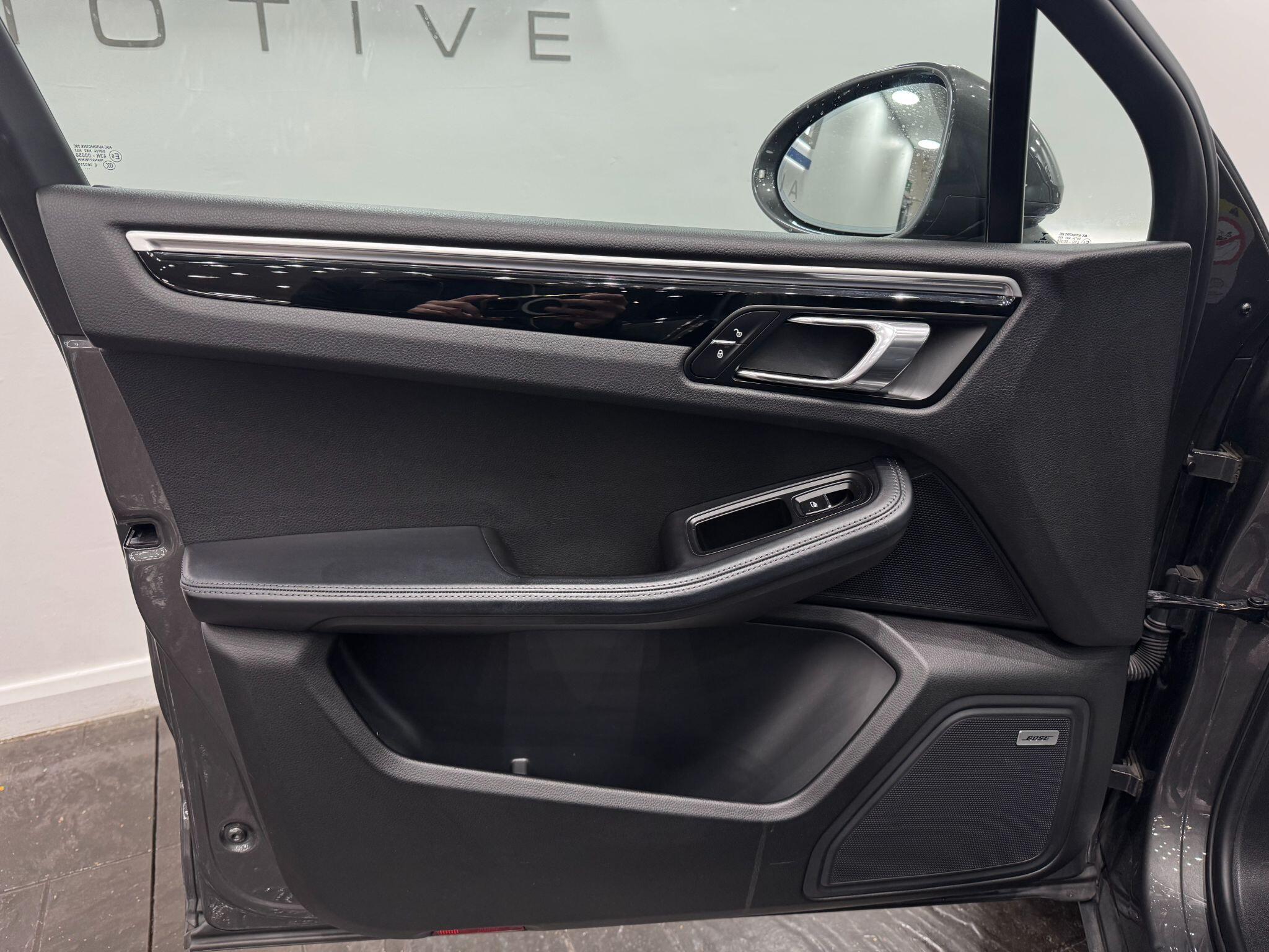 Porsche Macan view 49