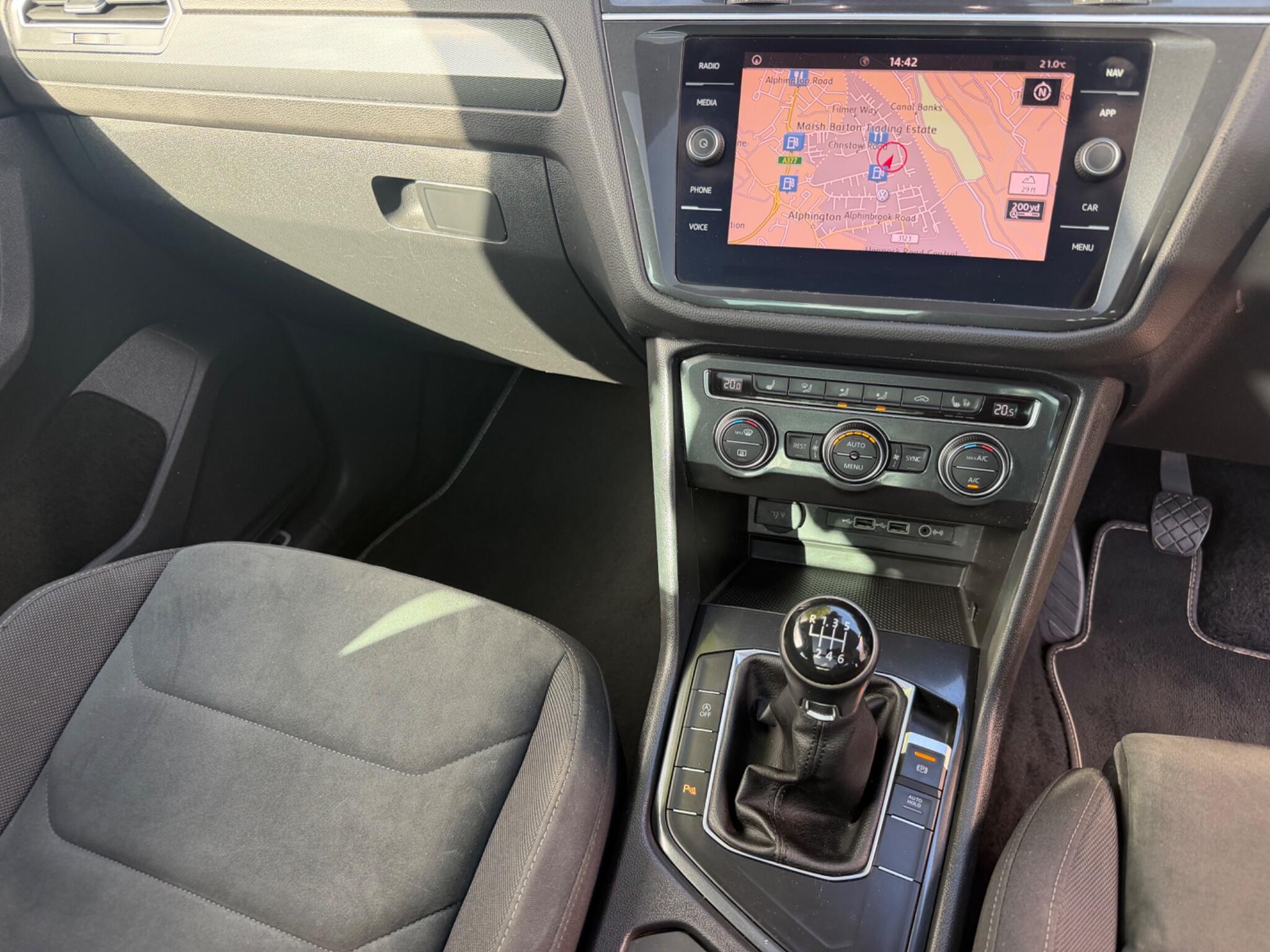 Volkswagen Tiguan view 3