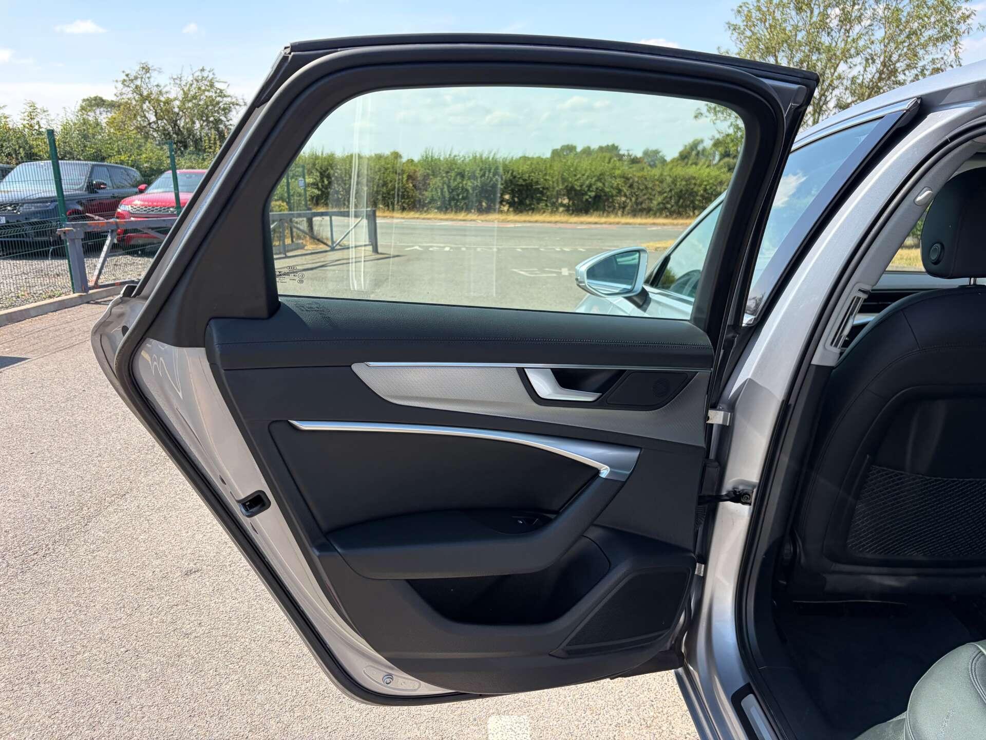 Audi A6 Saloon view 19