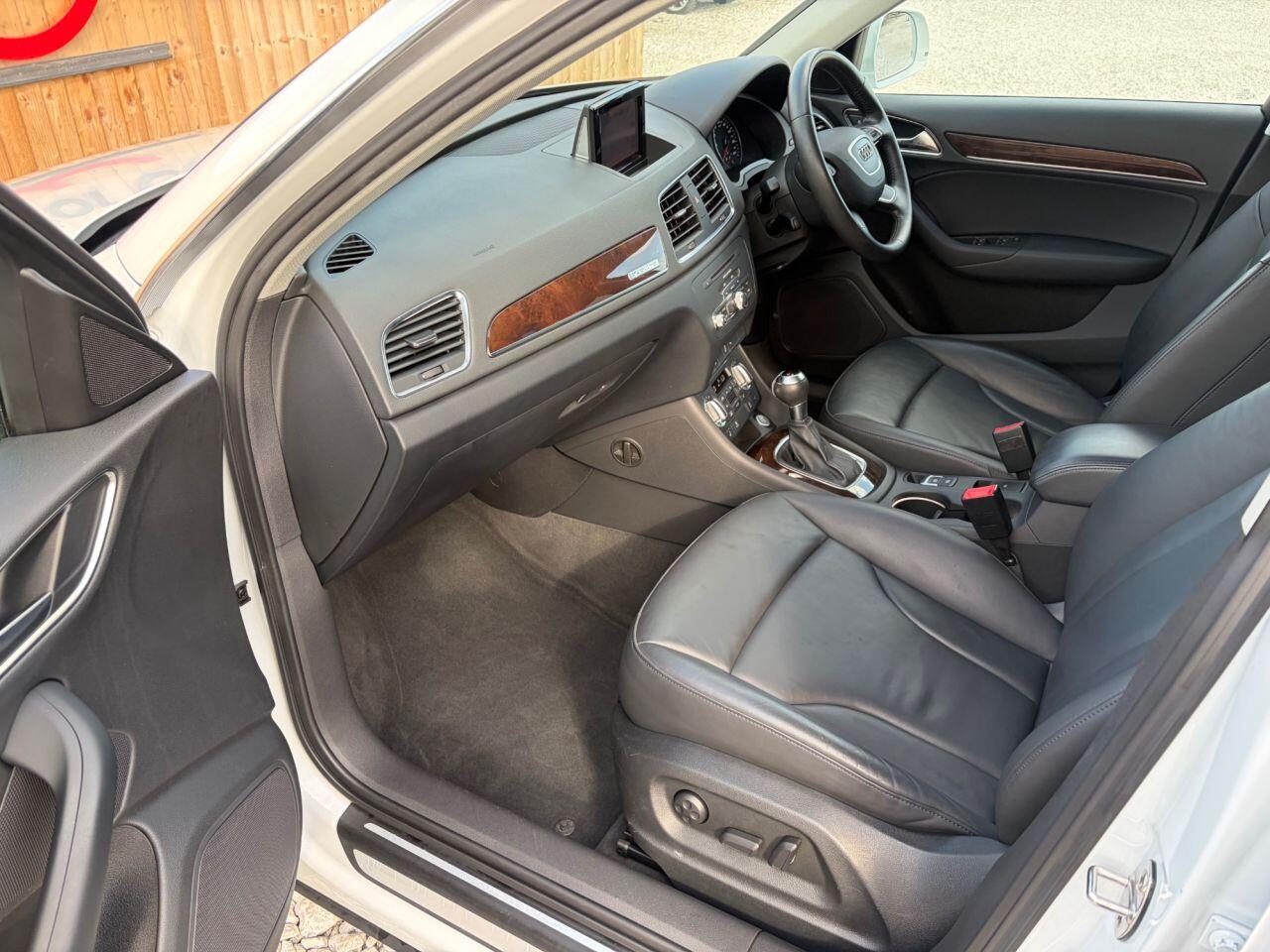Audi Q3 view 18