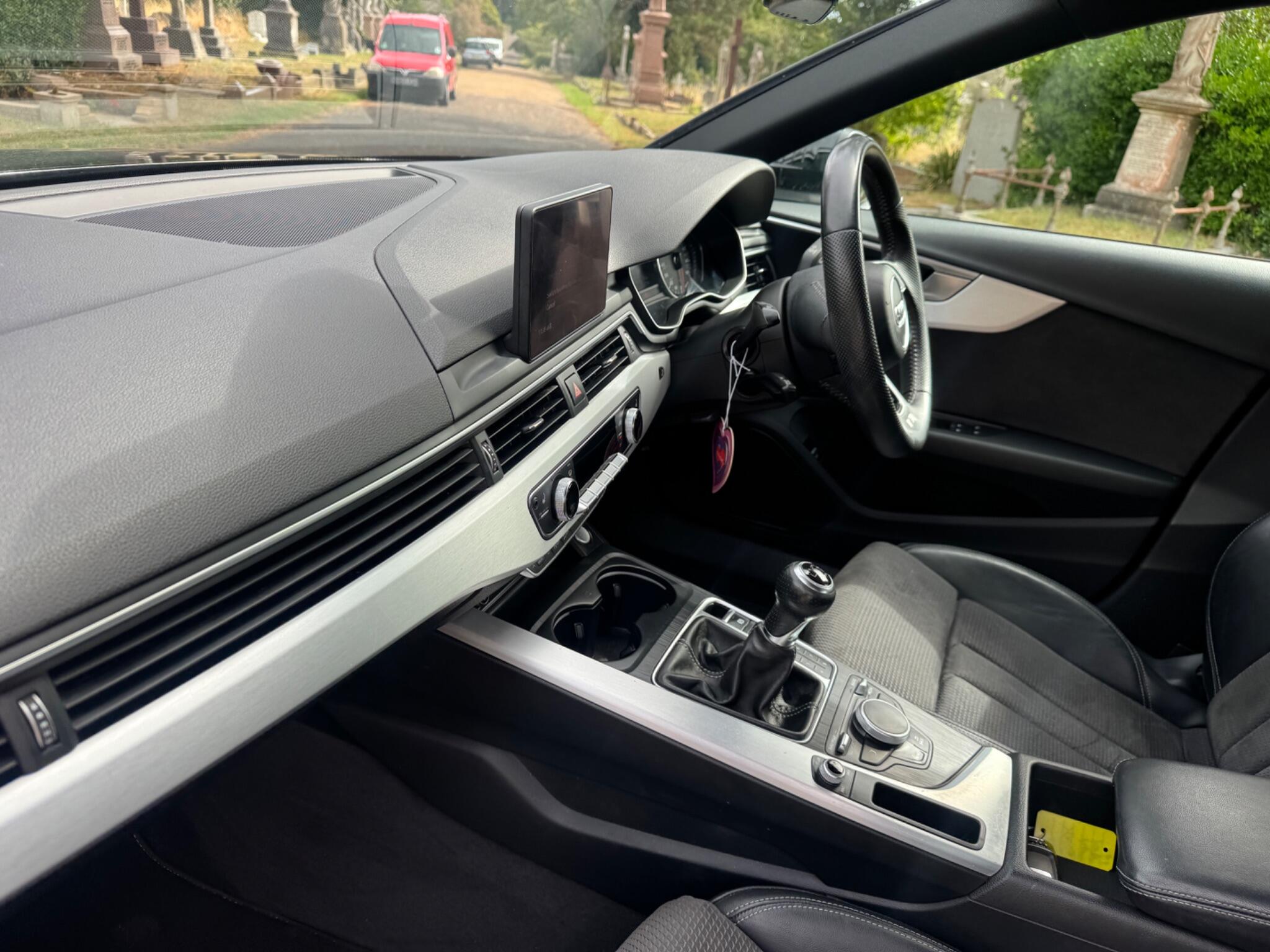 Audi A4 view 74