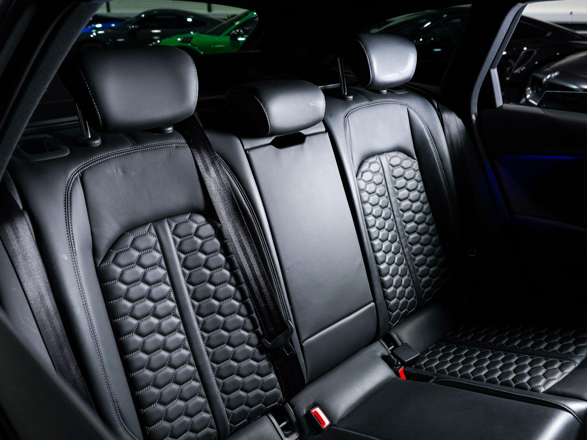 Audi RS4 view 16