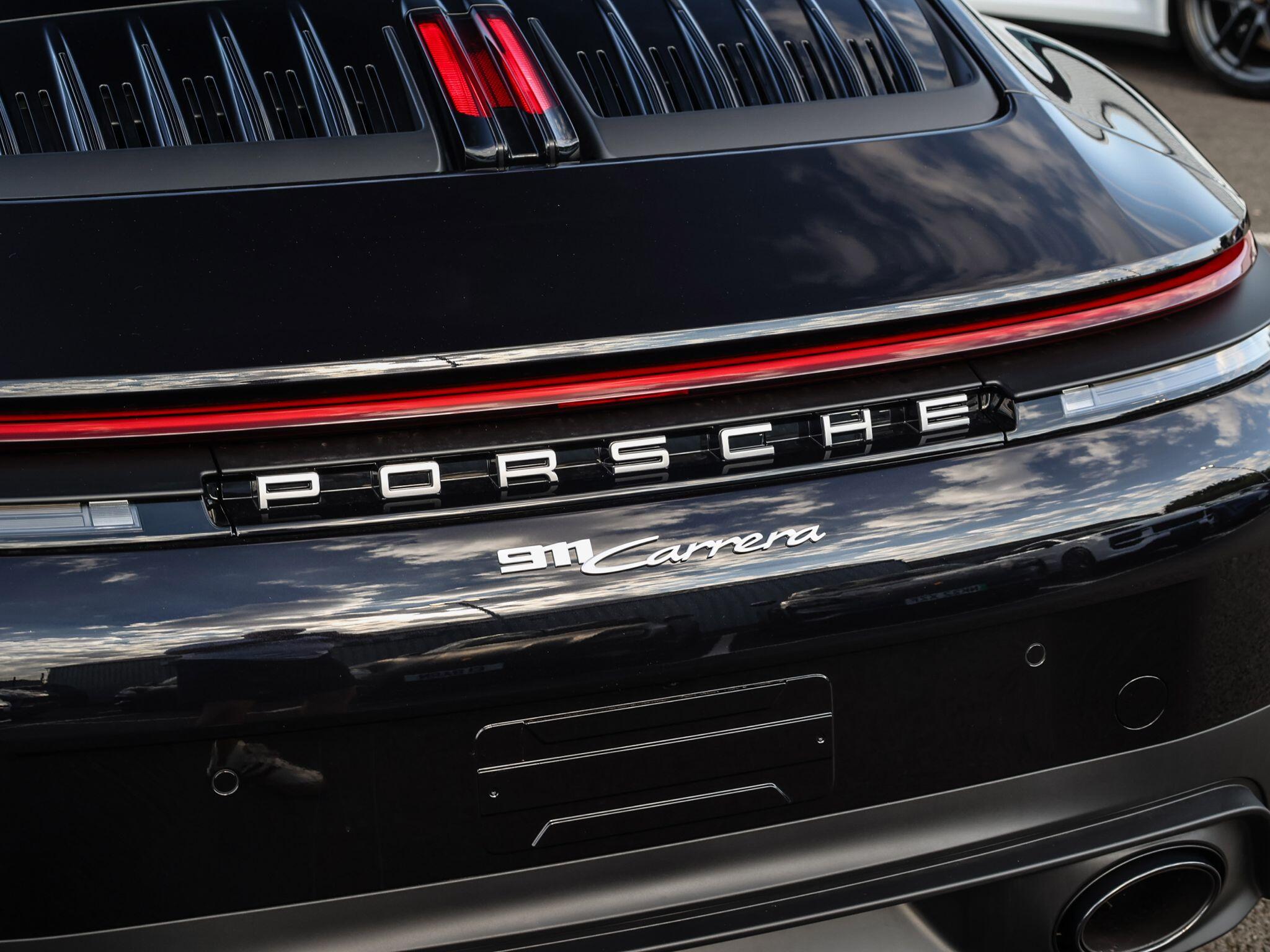 Porsche 911 view 22