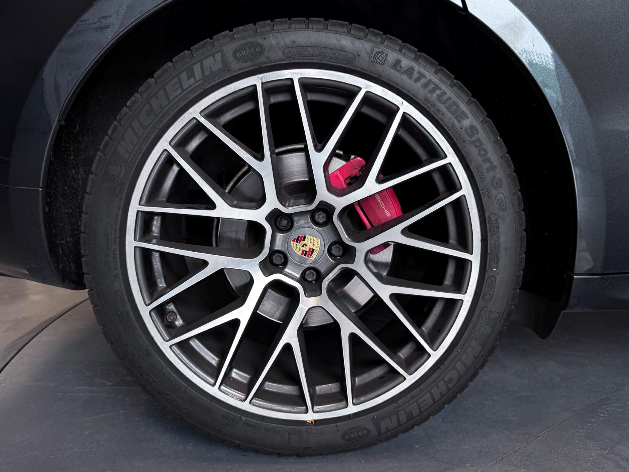 Porsche Macan view 60