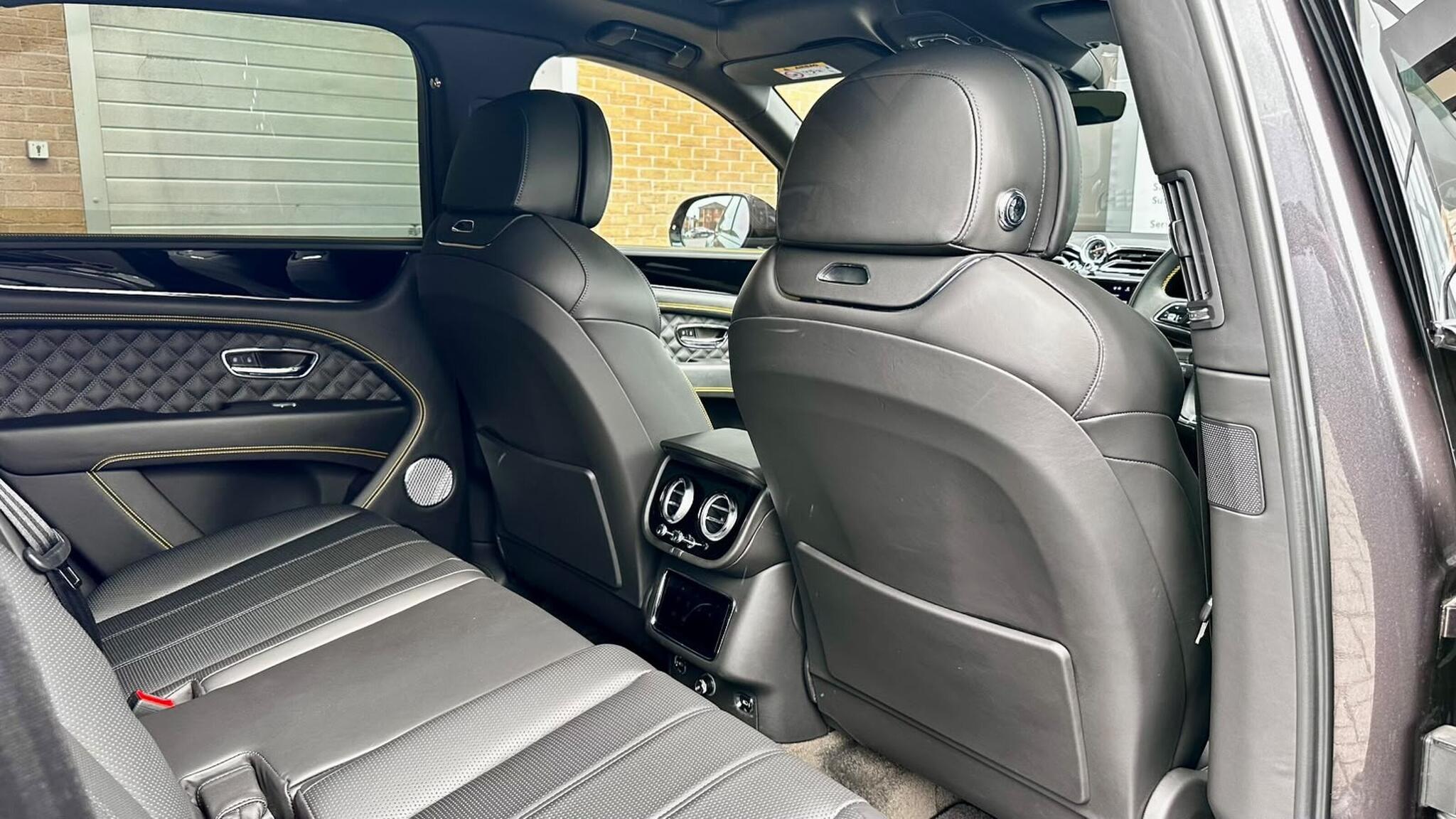 Bentley Bentayga view 28