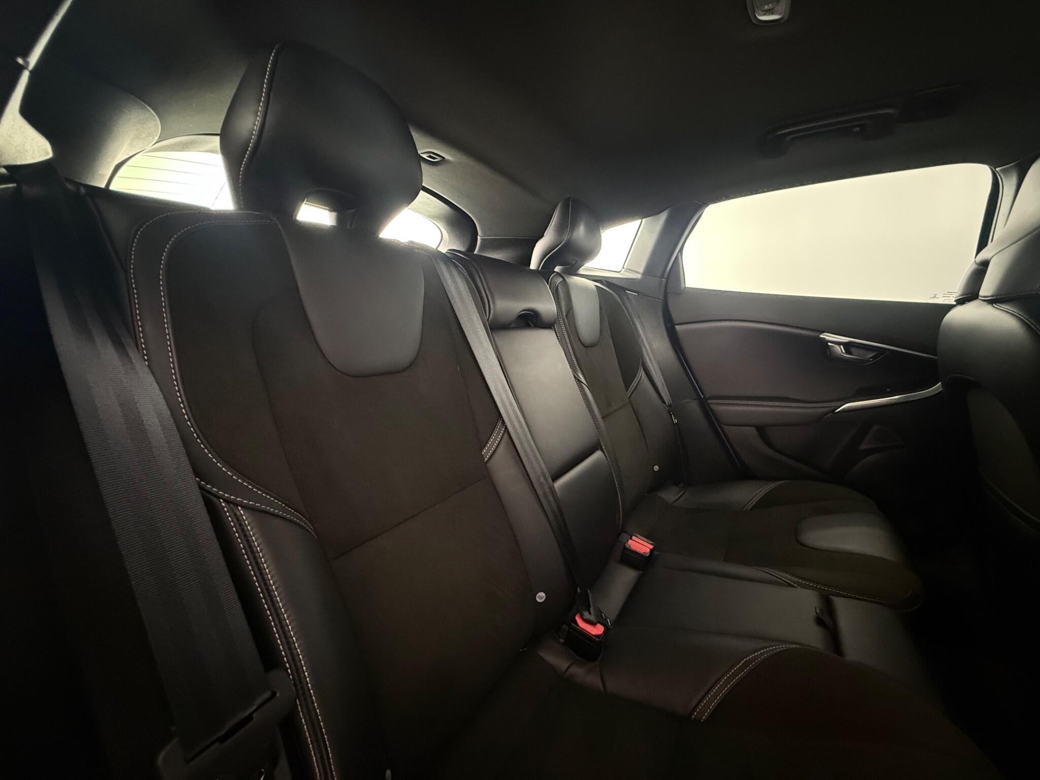 Volvo V40 view 26