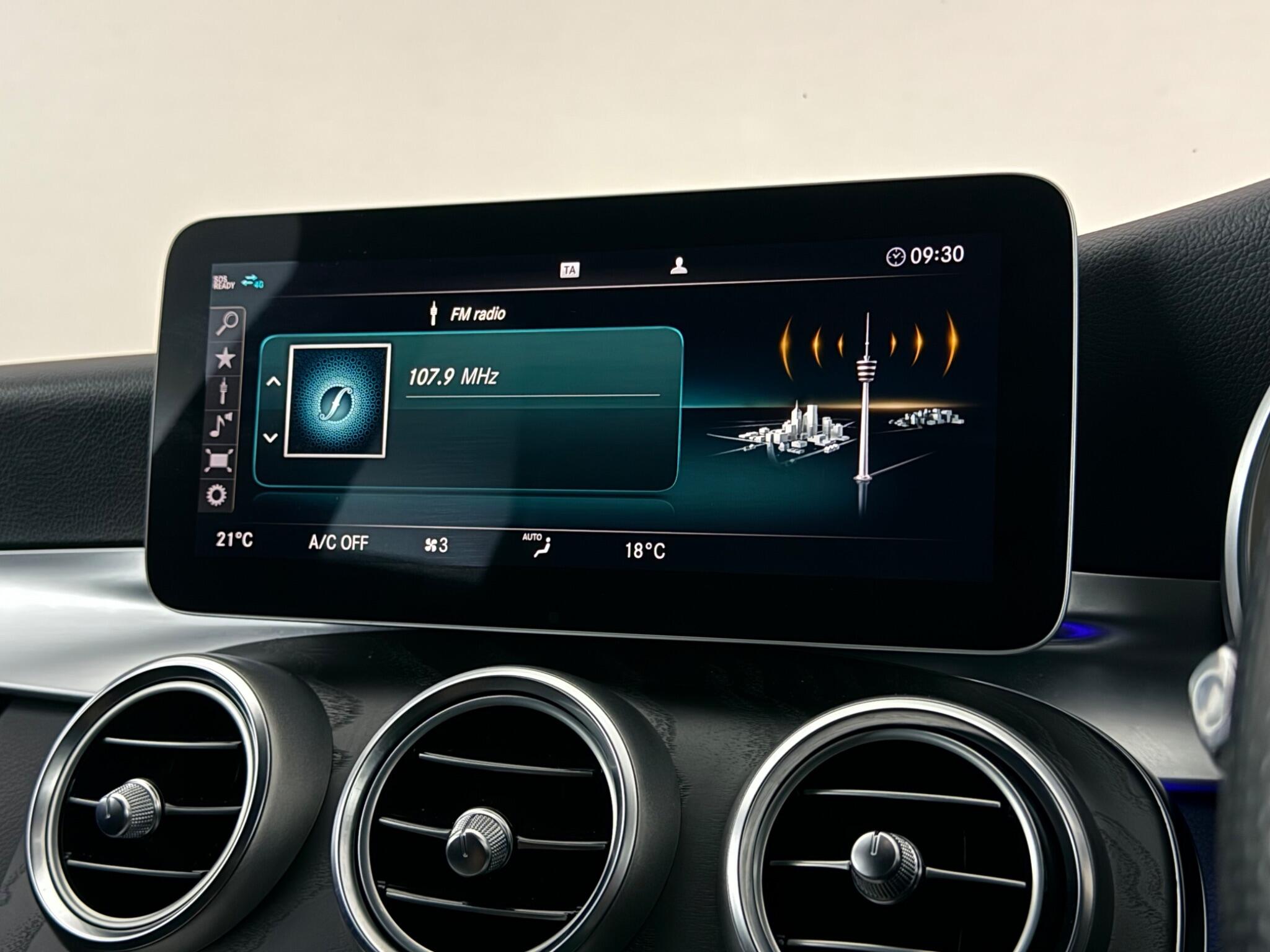 Mercedes-Benz C-Class view 25