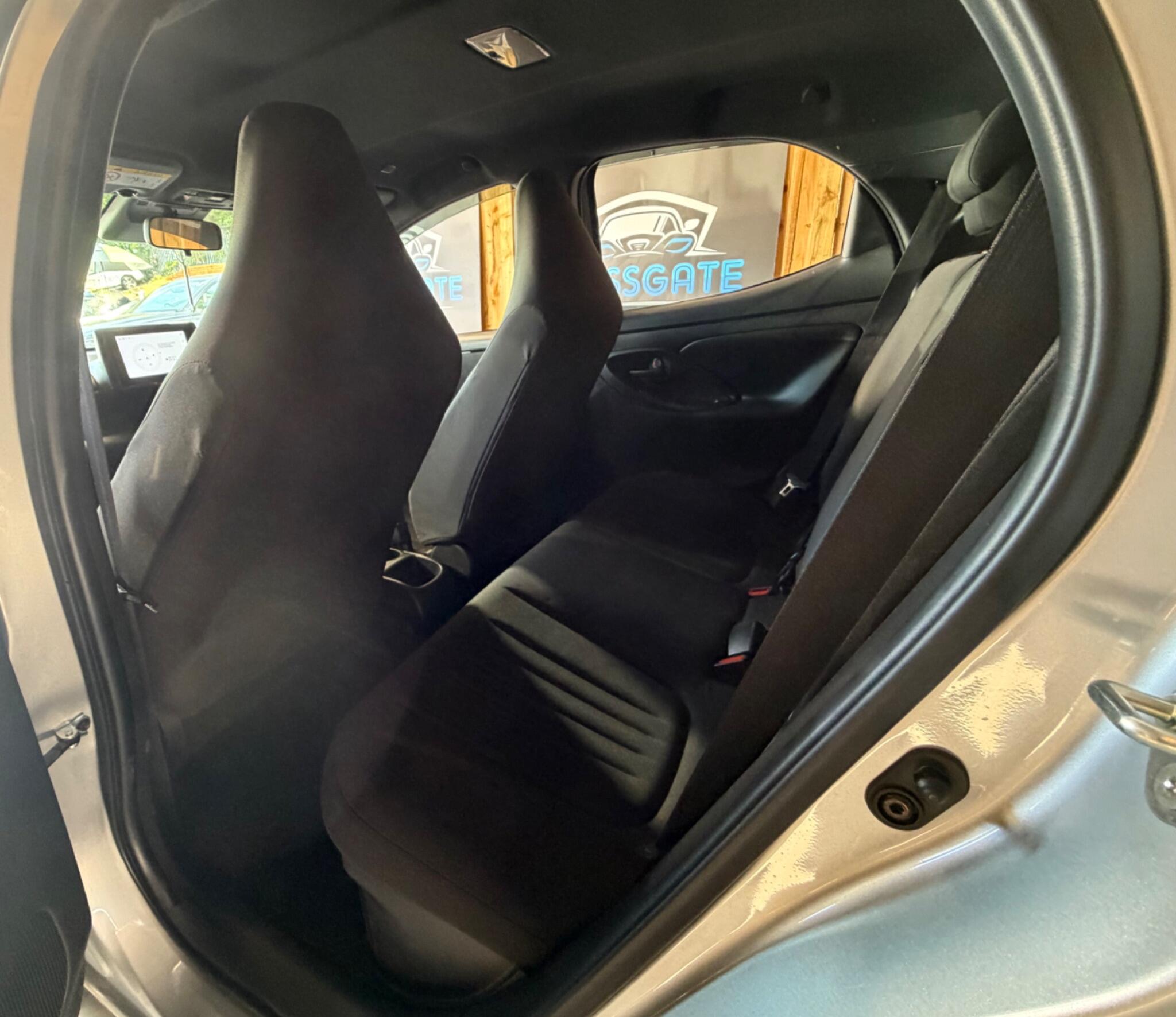 Toyota Yaris view 22