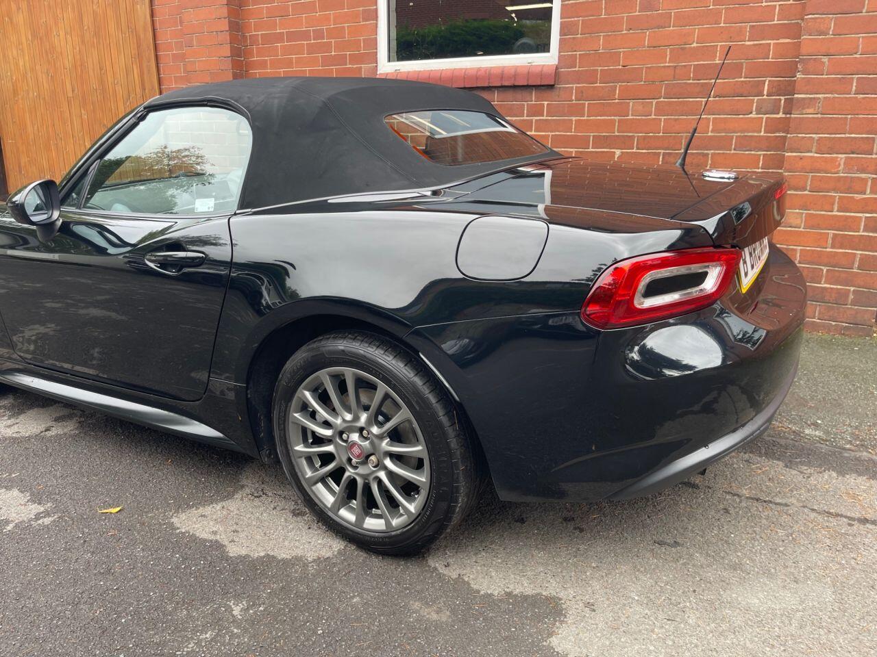 Fiat 124 Spider view 10