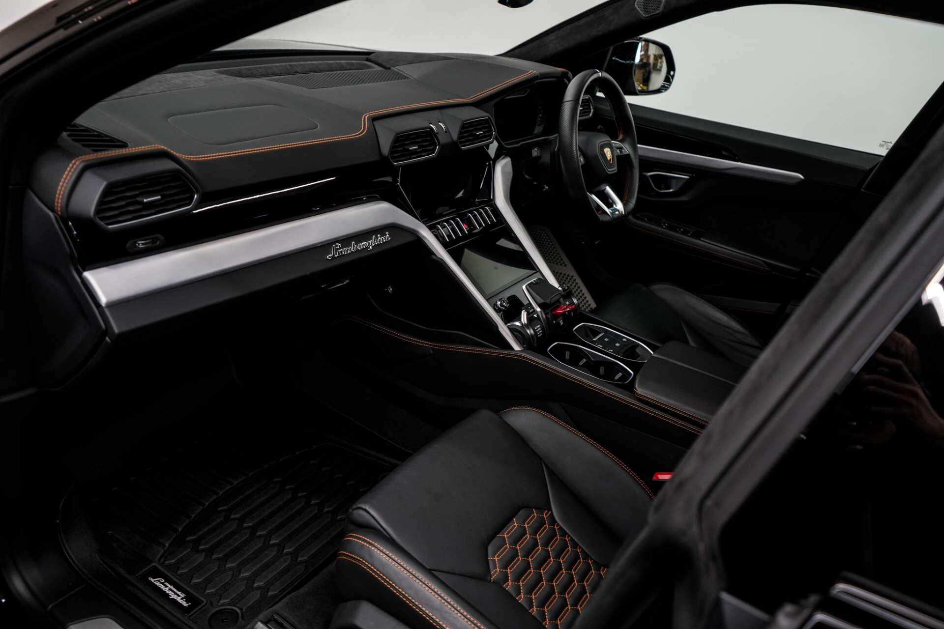 Lamborghini Urus view 29