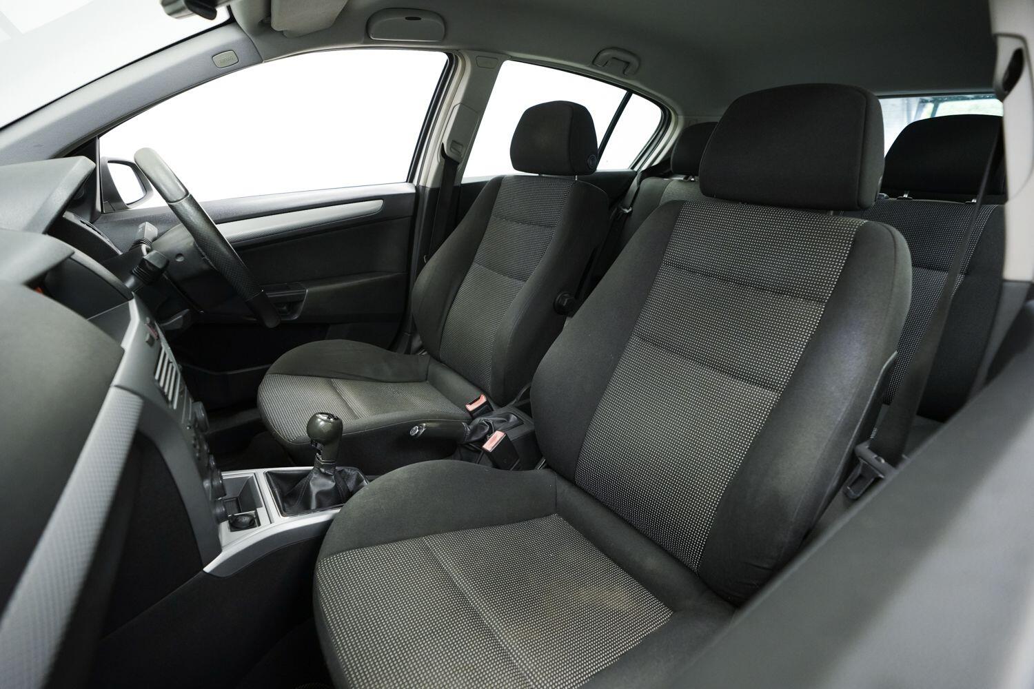 Vauxhall Astra view 24